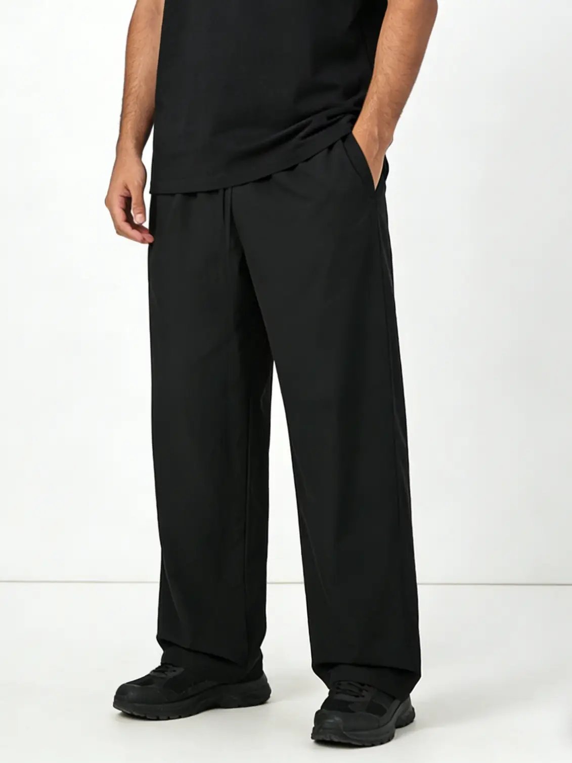 Men Black Solid Relaxed Fit Trousers