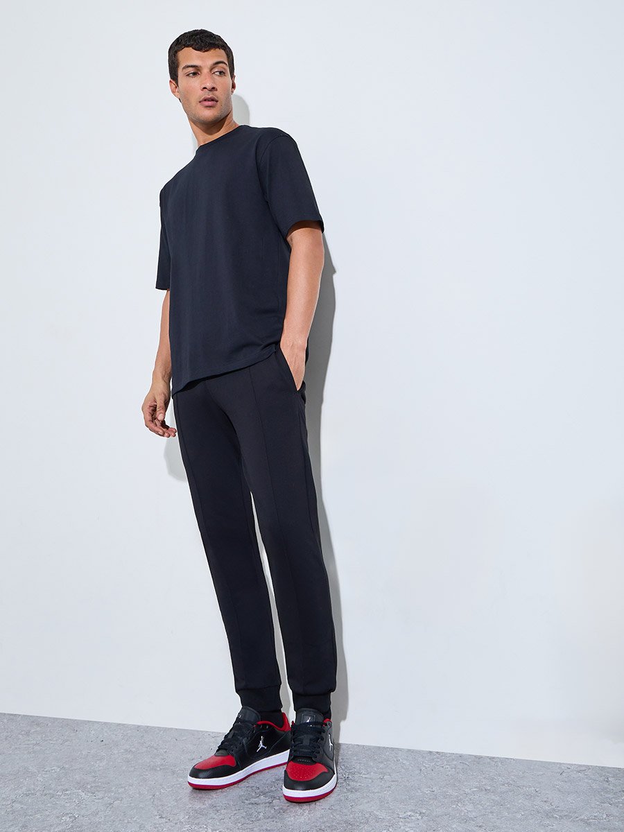 Men Black Solid Slim Fit Cuffed Joggers
