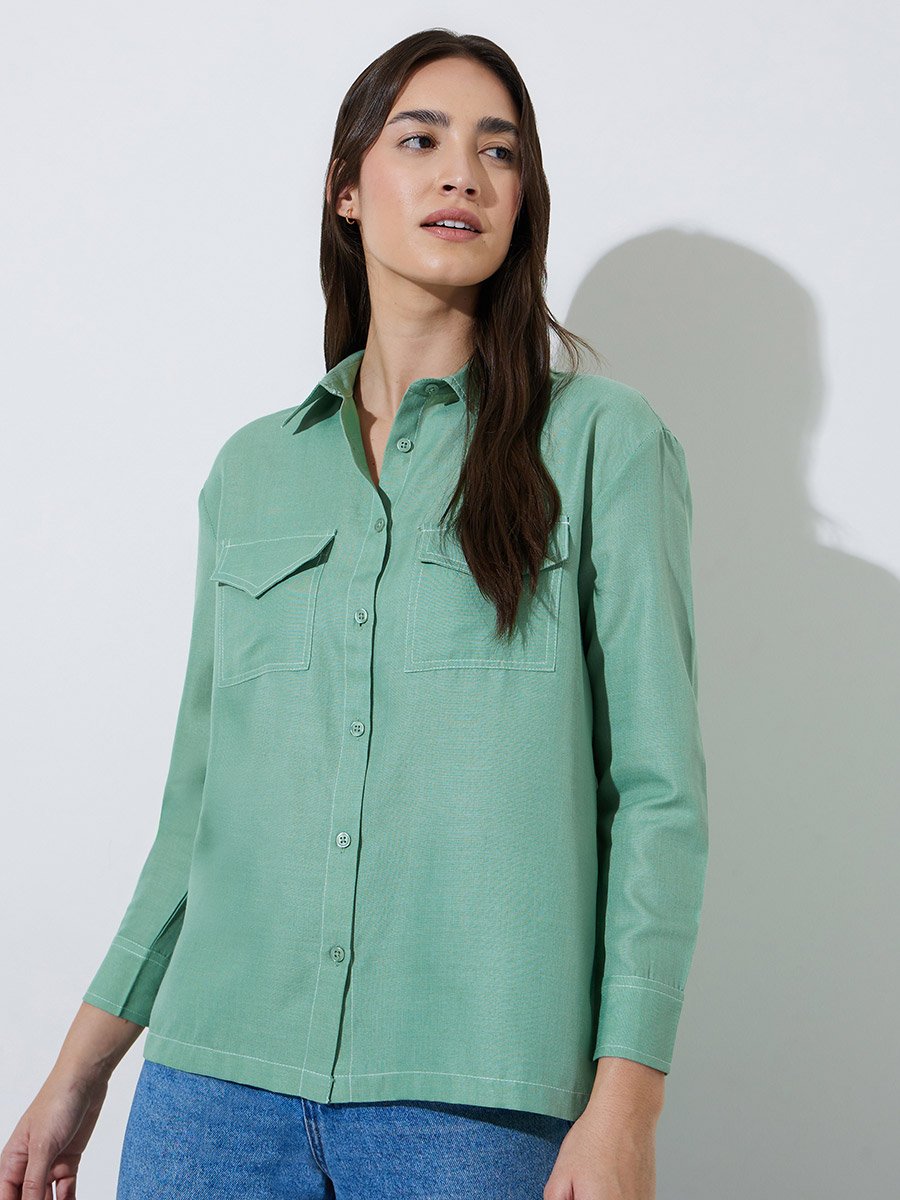 Green Solid Pocket Details Relaxed Fit Shirt