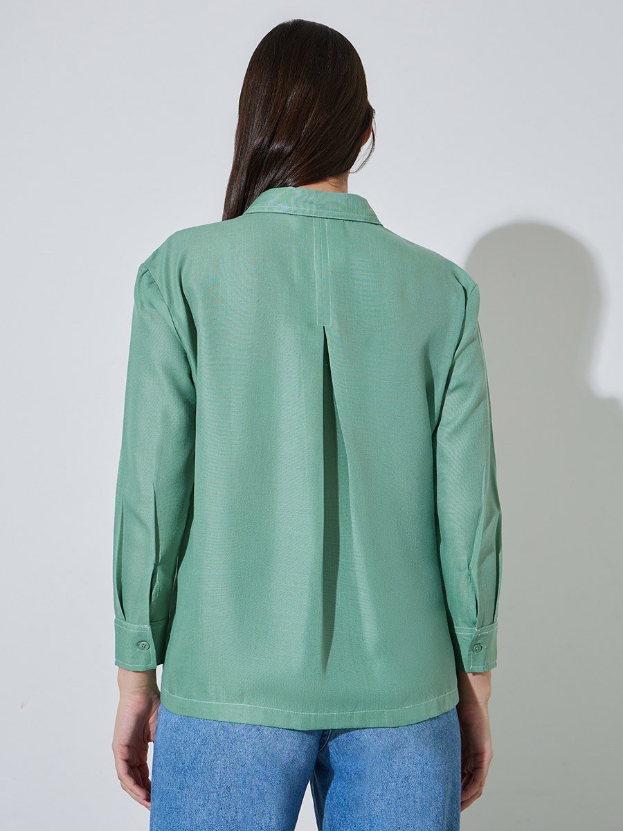 Green Solid Pocket Details Relaxed Fit Shirt