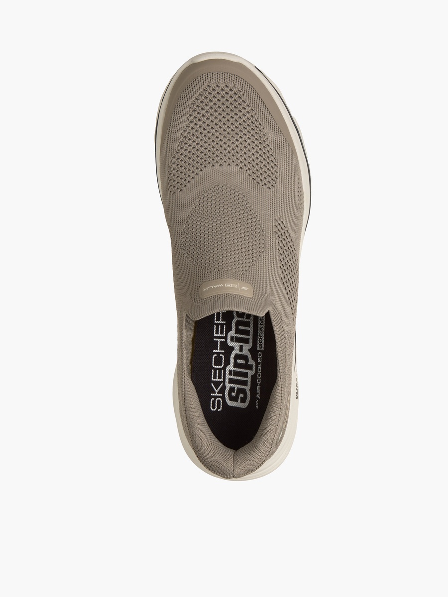 Men Go Walk 8 Slip-On Sports Shoes