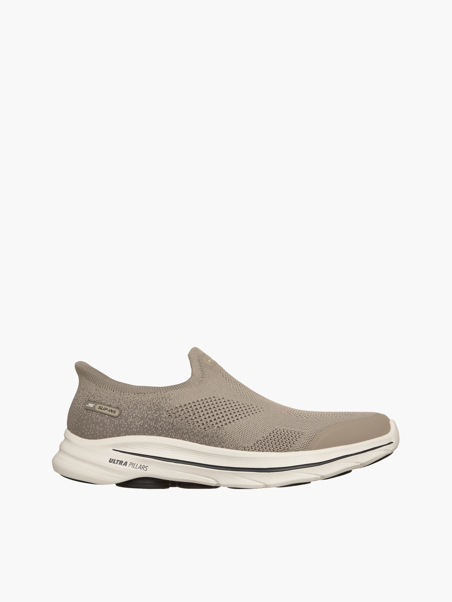 Men Go Walk 8 Slip-On Sports Shoes