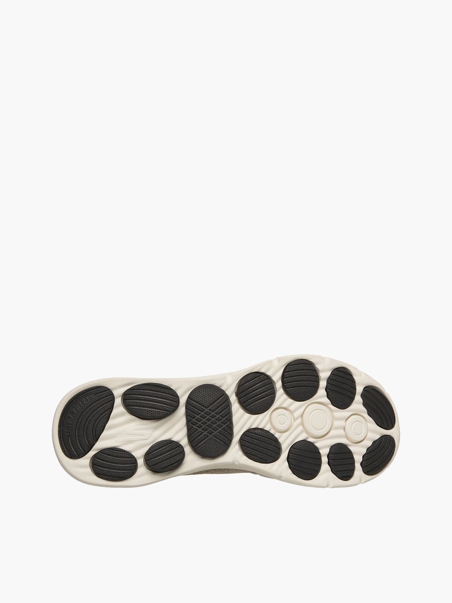 Men Go Walk 8 Slip-On Sports Shoes
