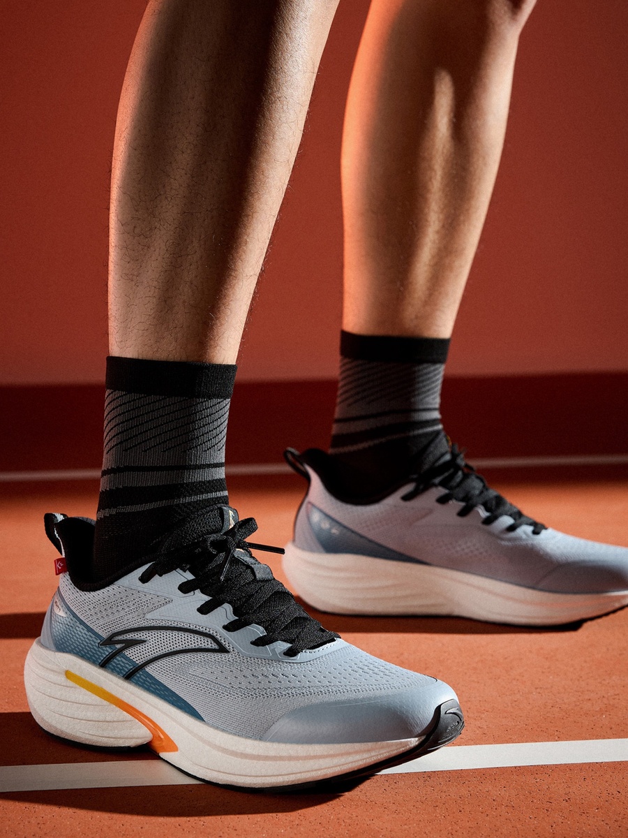 Men Lace-Up Sports Shoes