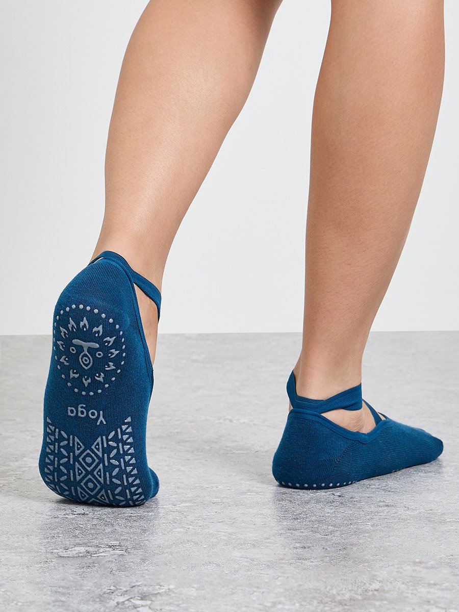 Cross Over Straps Silicon Pad Active No Show Yoga Socks