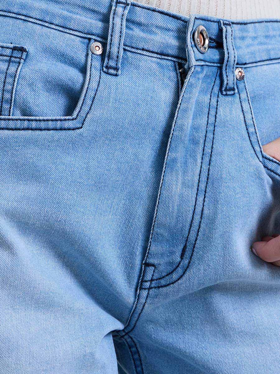 جينز بخصر عال وقصة بارييل أزرق فاتح