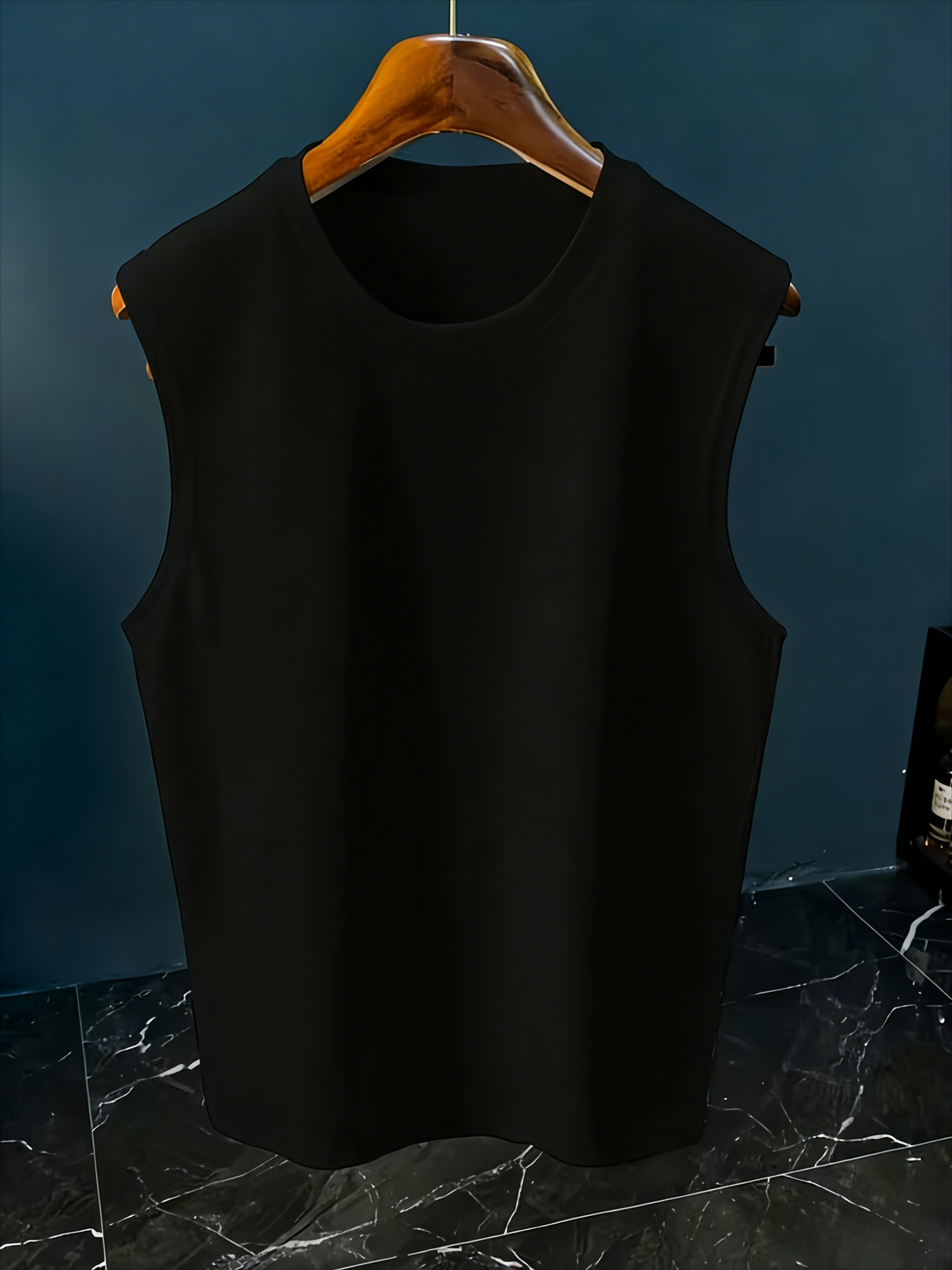بلوزة تانك بدون أكمام بطبعة شعار للرجال