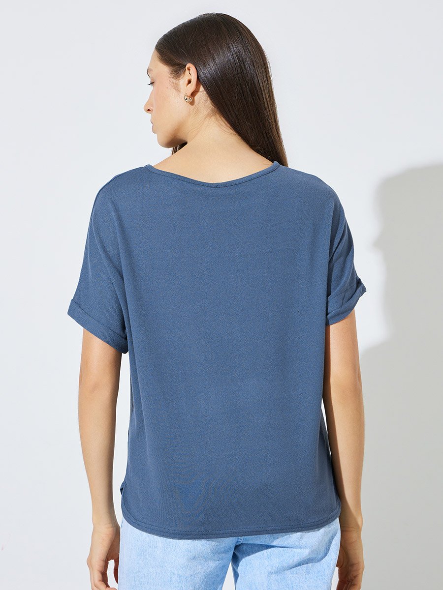 بلوزة محبوكة بأكمام قصيرة سادة