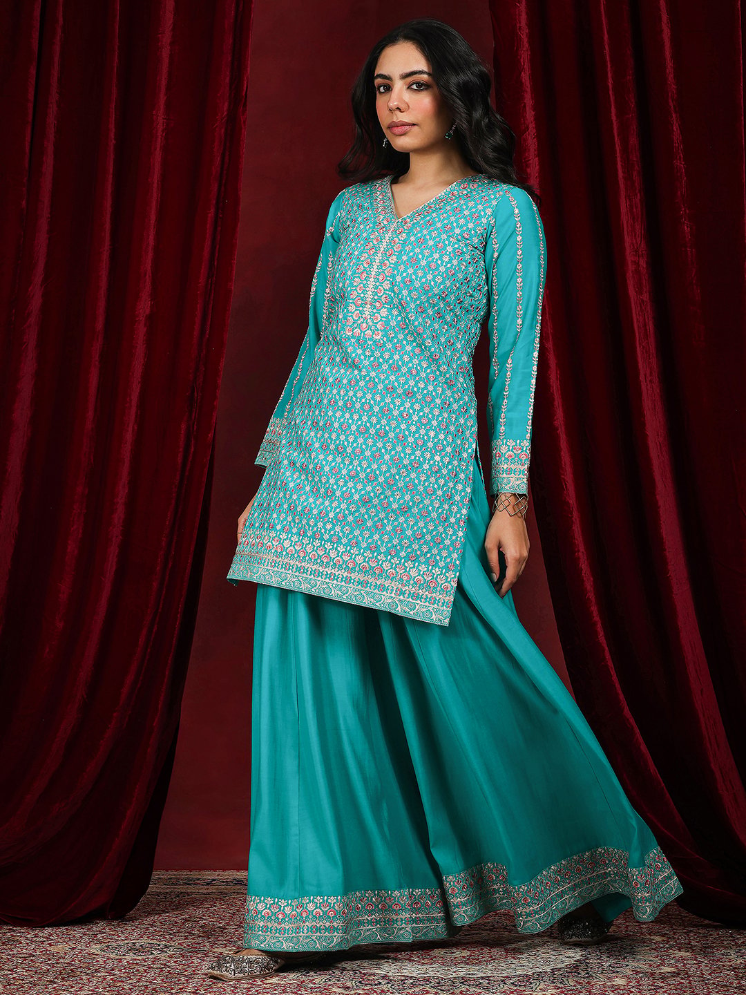 Green Embroidered Silk Blend Straight Kurta, Palazzo and Dupatta Set