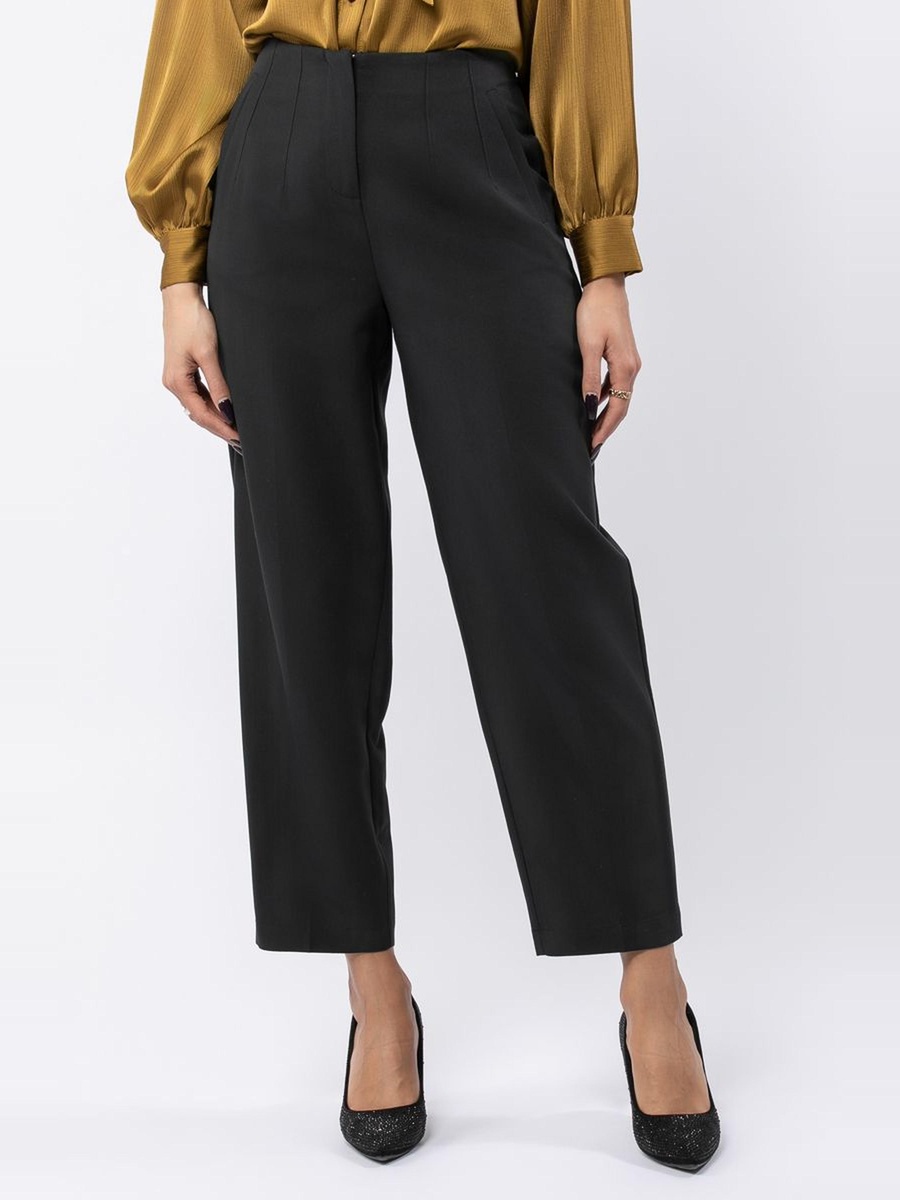 Solid Colored In A Classic Cut Women Pants