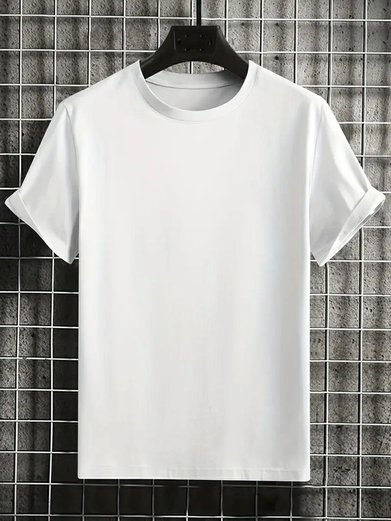 تيشيرت بياقة دائرية وطبعة جرافيك للرجال