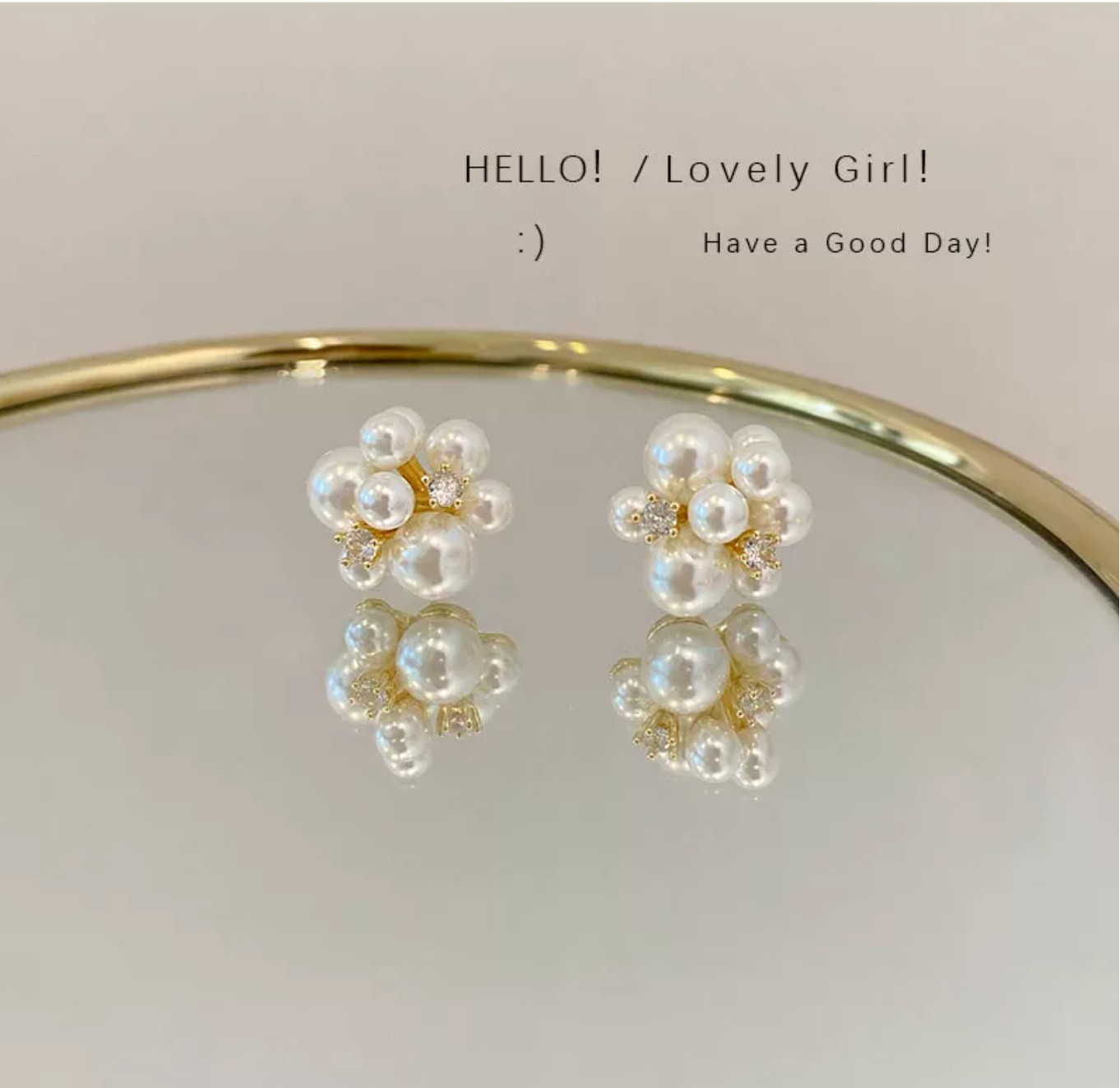 Cluster Pearl Stud Earrings