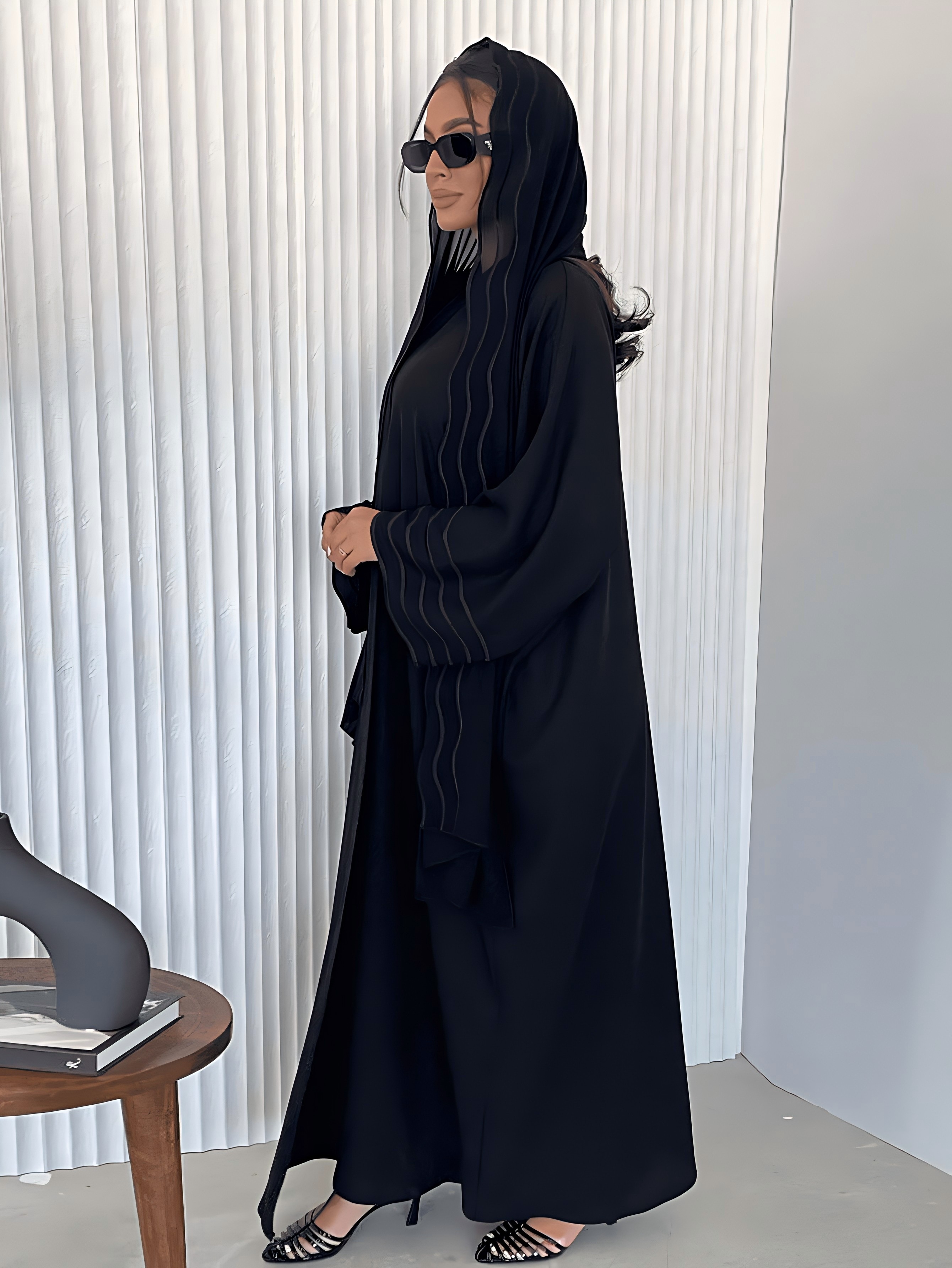 عباية سوداء مطرزة
