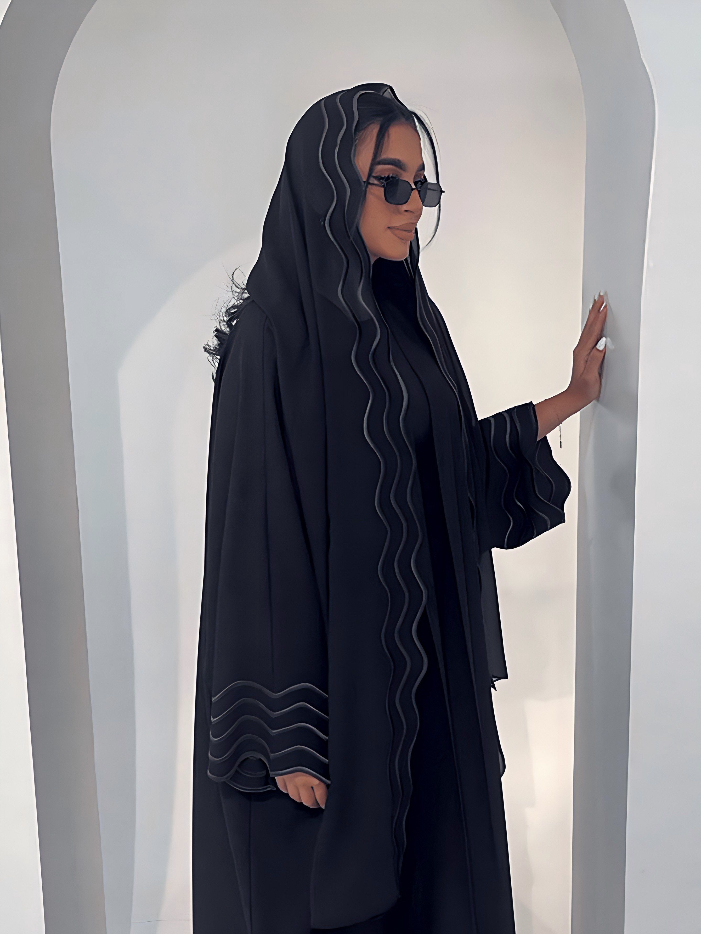 عباية سوداء مطرزة