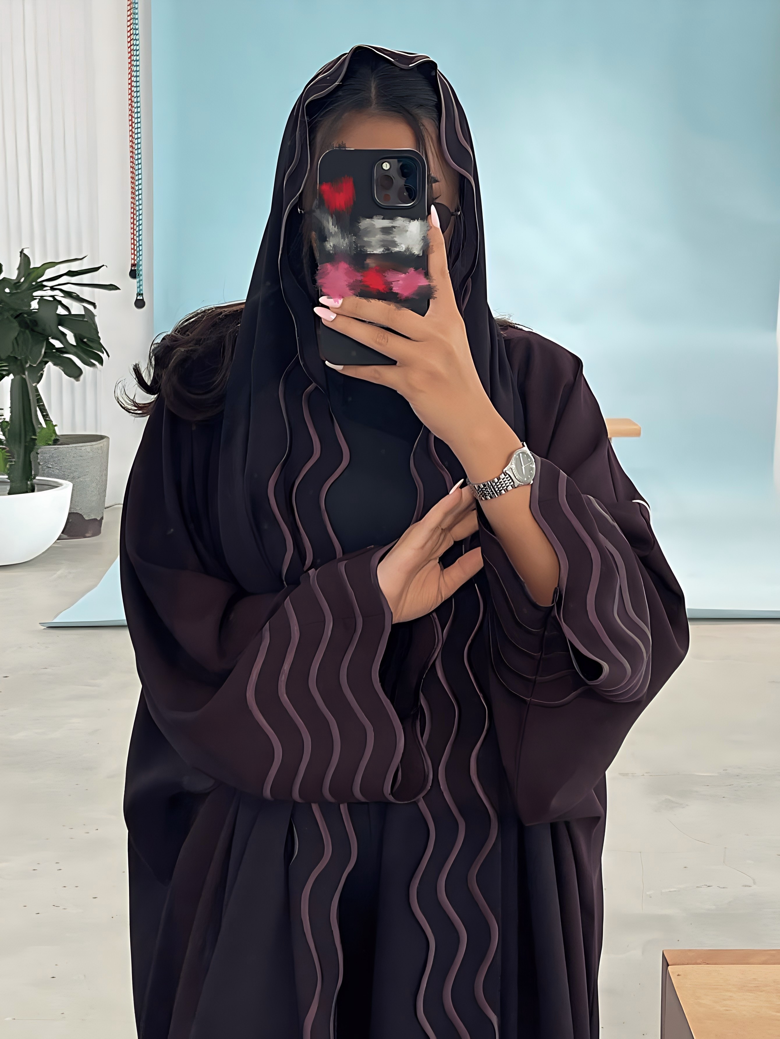 عباية سوداء مطرزة