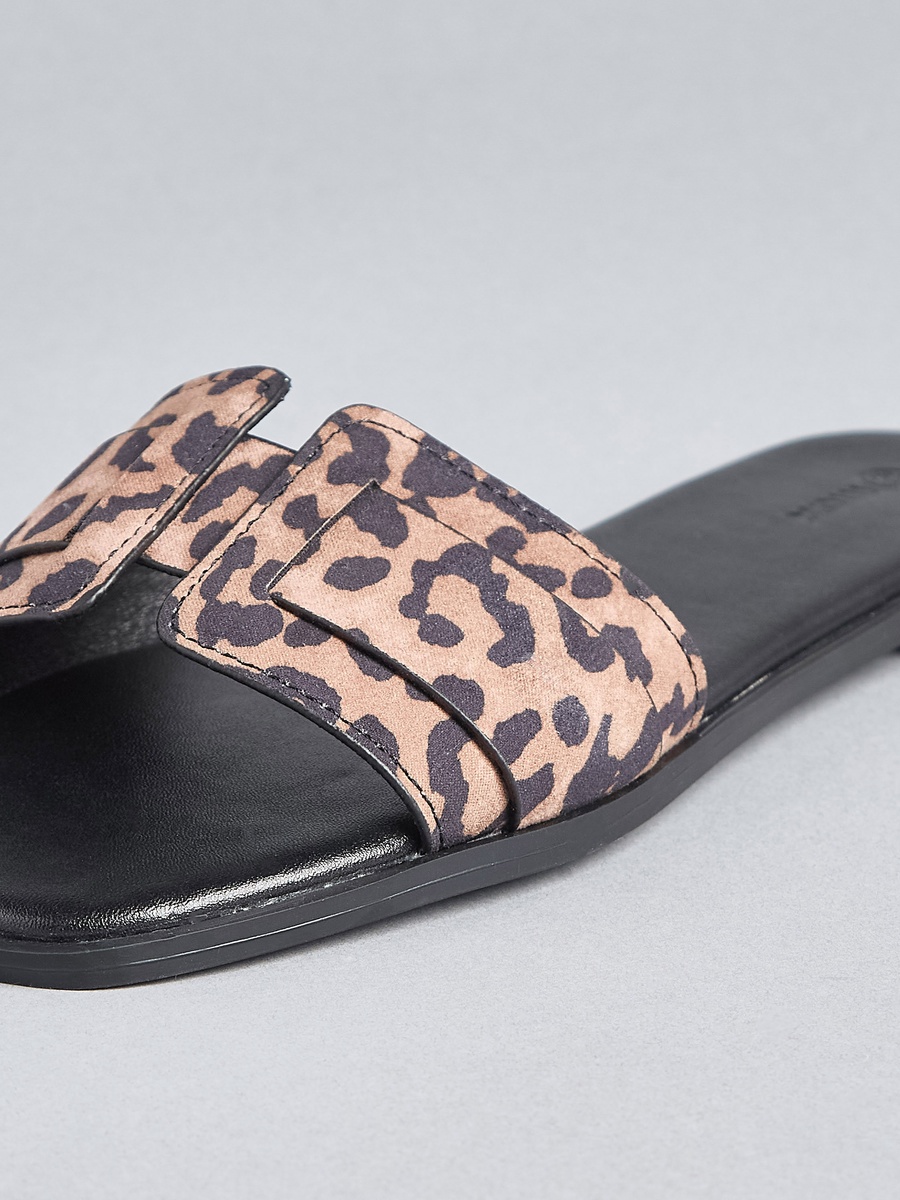Animal Print Slip-On Flat Sandals