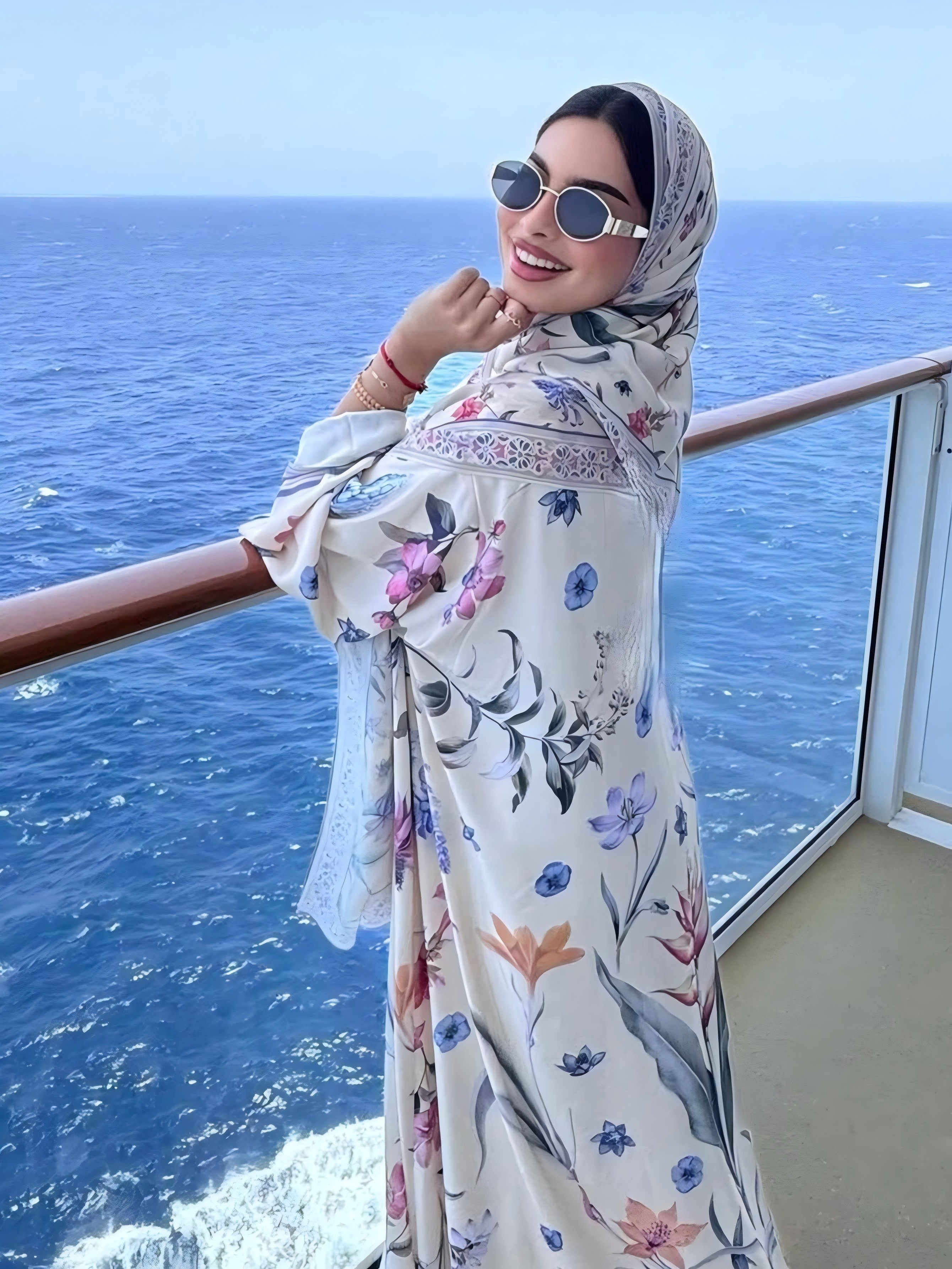 عباية بطبعة زهور