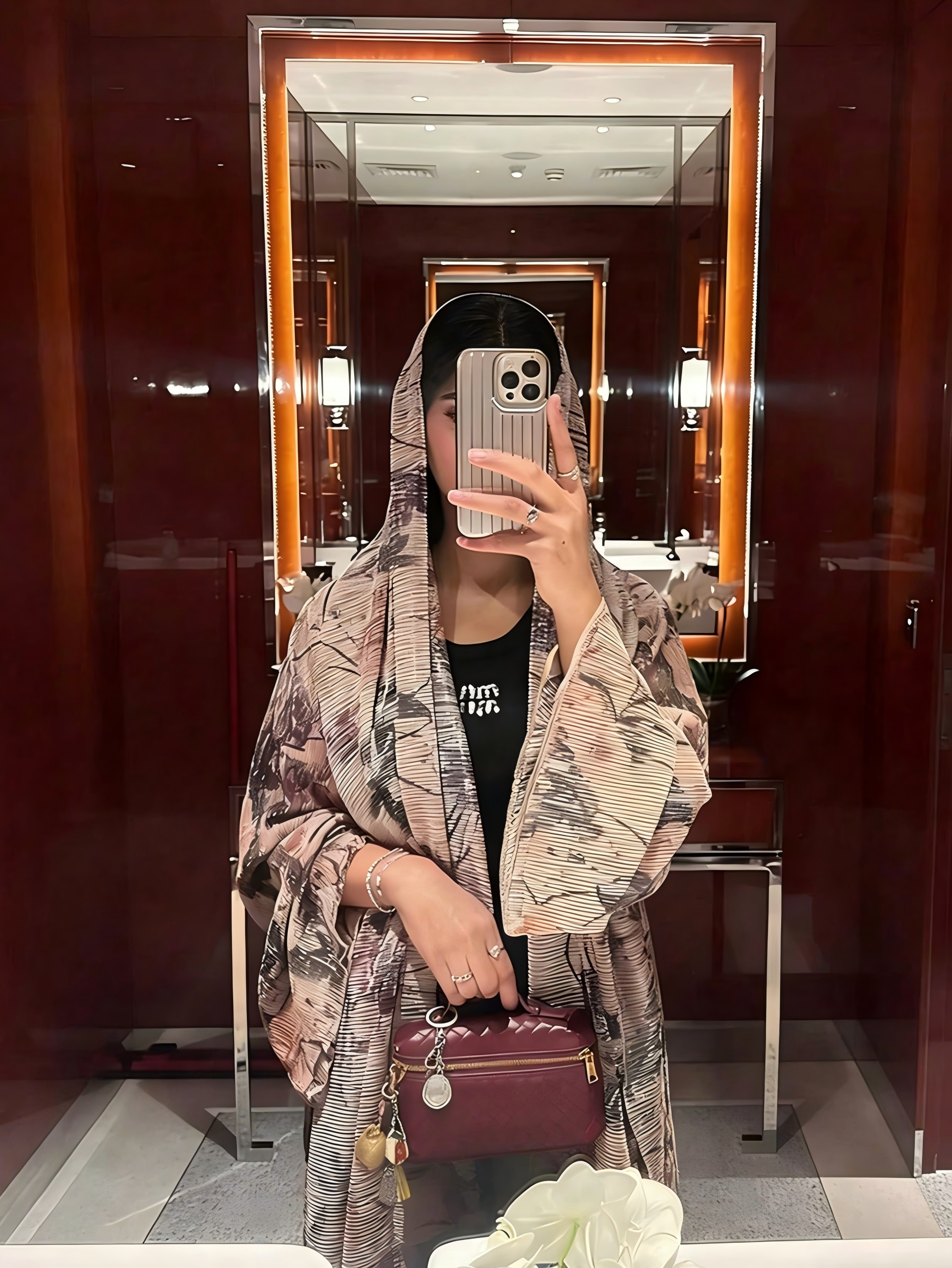 عباية مفتوحة بطبعة زهور