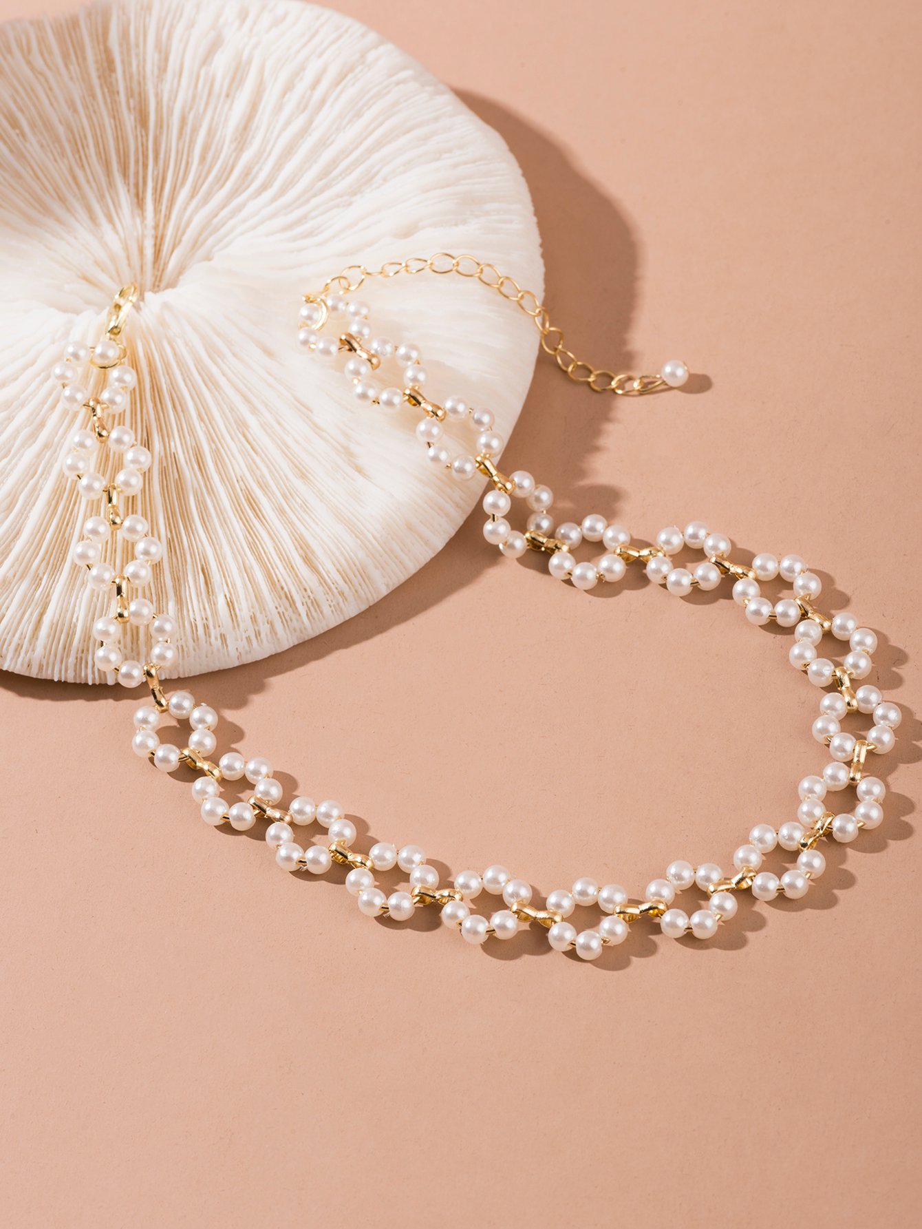 Faux Pearl Flower Choker Necklace