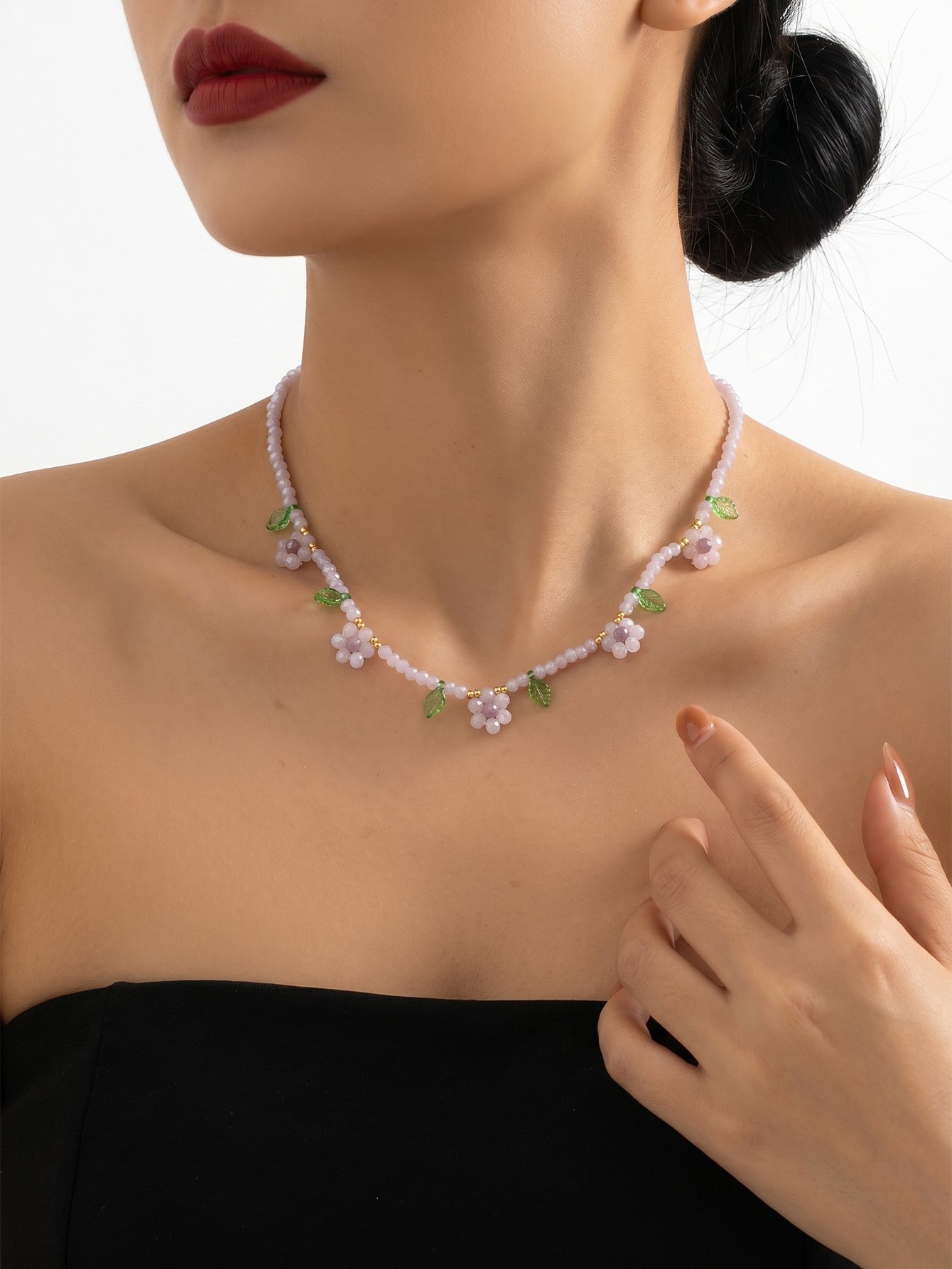Flower and Leaf Glass Beaded Necklace