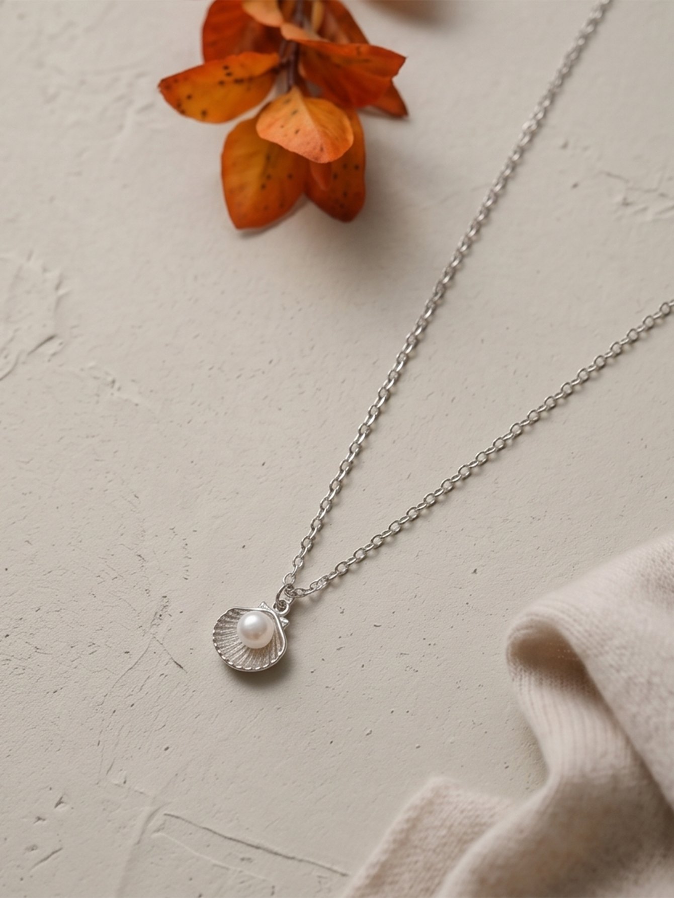 Faux Pearl Shell Pendant Necklace