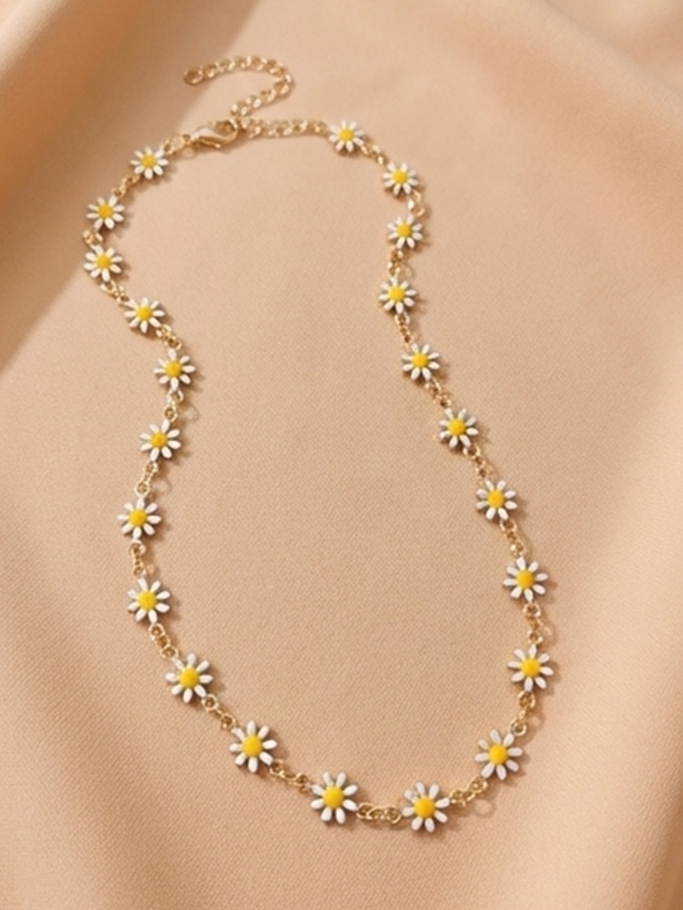 Daisy Flower Station Necklace