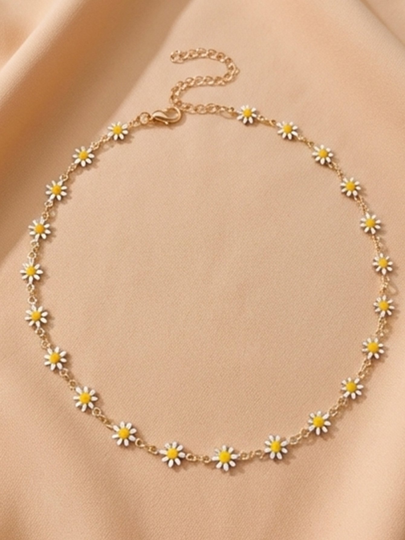 Daisy Flower Station Necklace