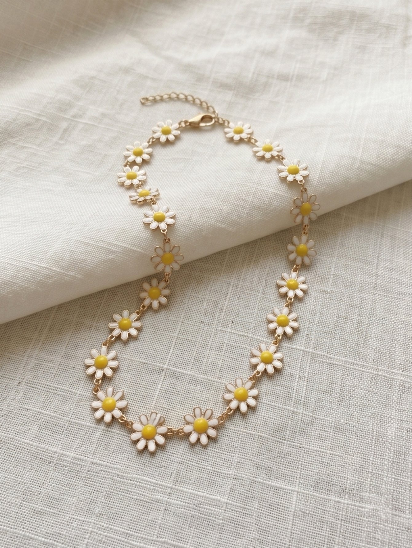 Daisy Flower Station Necklace