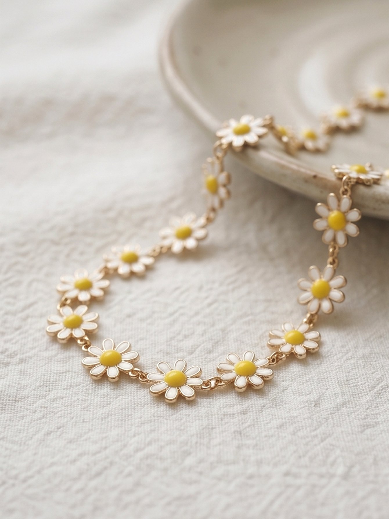 Daisy Flower Station Necklace