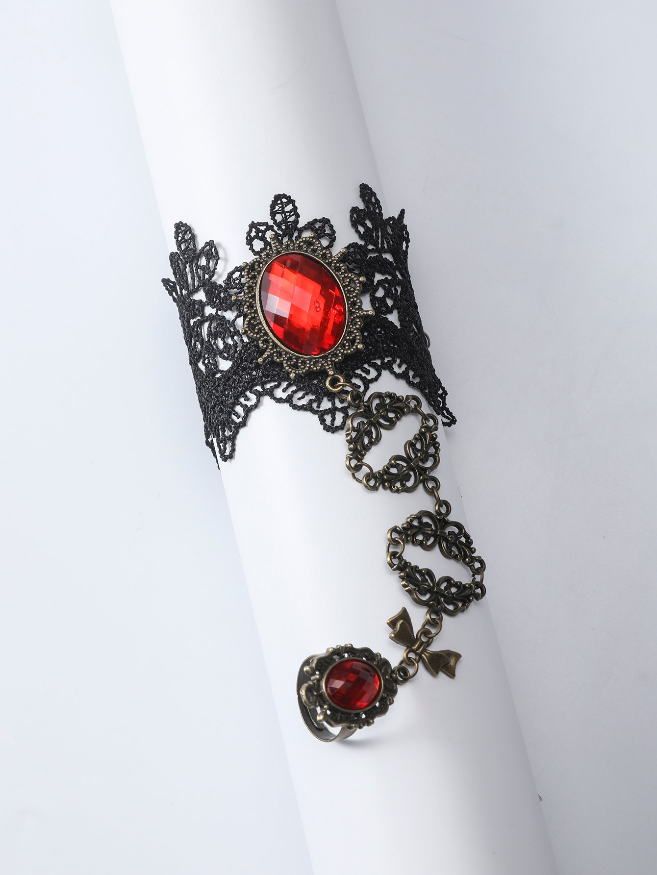 سوار يد كف بتفاصيل دانتيل ومزين بروبي مع خاتم
