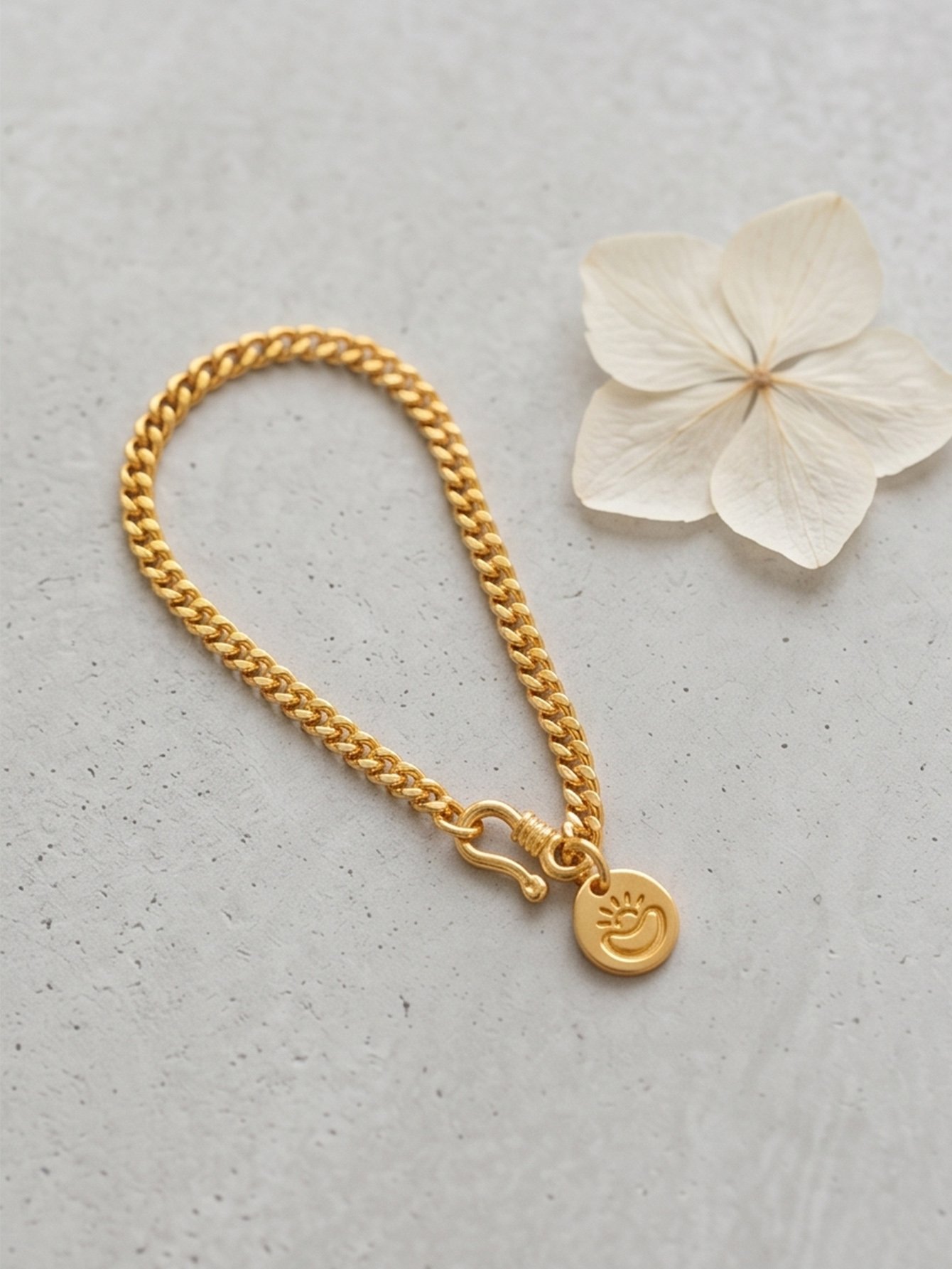 Gold Tone Link Bracelet with Round Charm