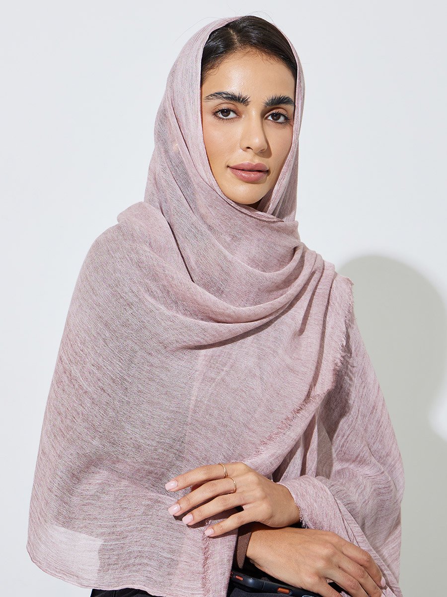 حجاب مجعد بحواف منسلة