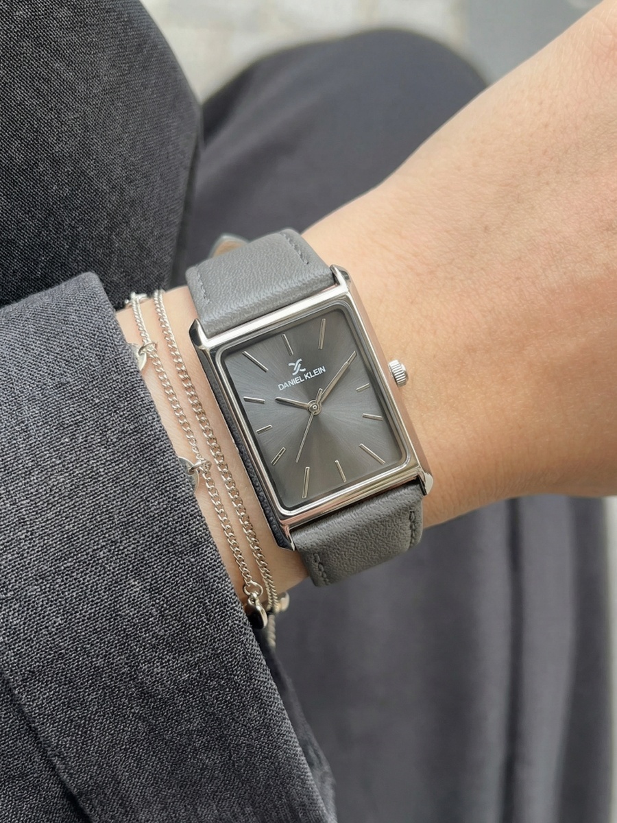 Premium Black Leather Watch for Women DK.1.14124-1