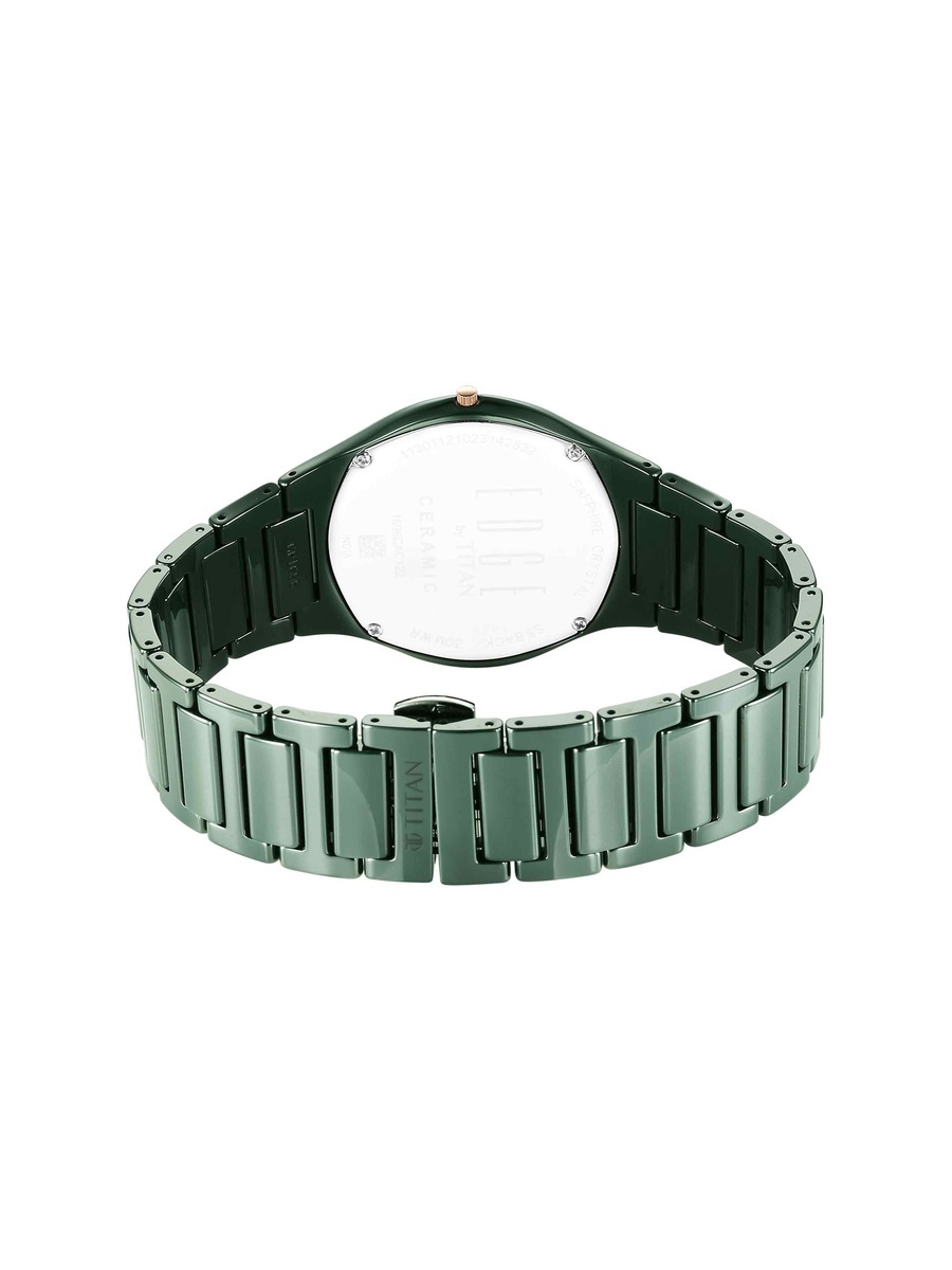 Men Analog Watch with Black Dial and Stainless Steel Strap