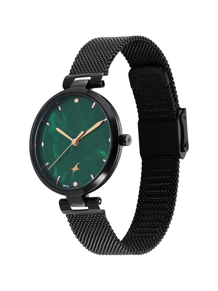 Women Green Round Dial Watch with Mesh Strap