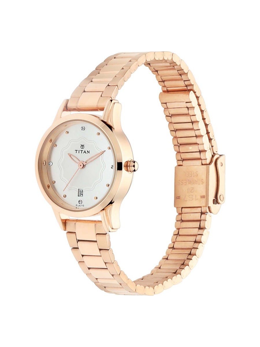 Women Quartz Watch with Silver Dial and Metal Strap