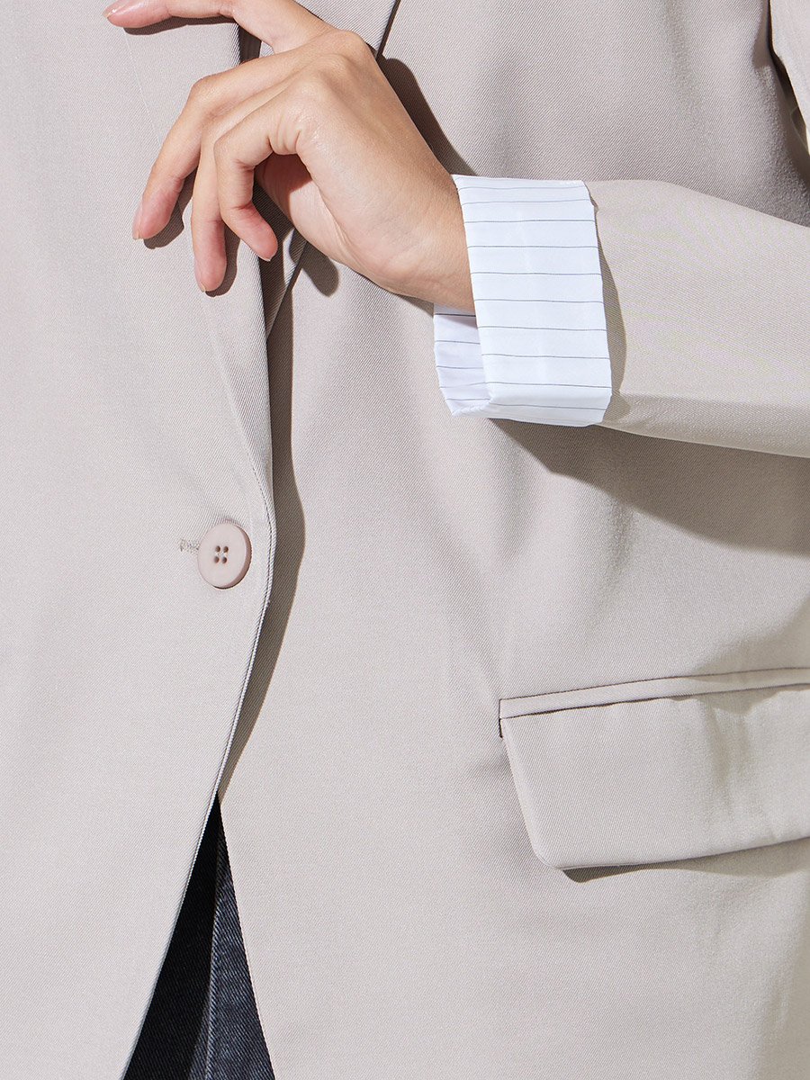 Beige Solid Single Breasted Pocket Details Regular Fit Blazer