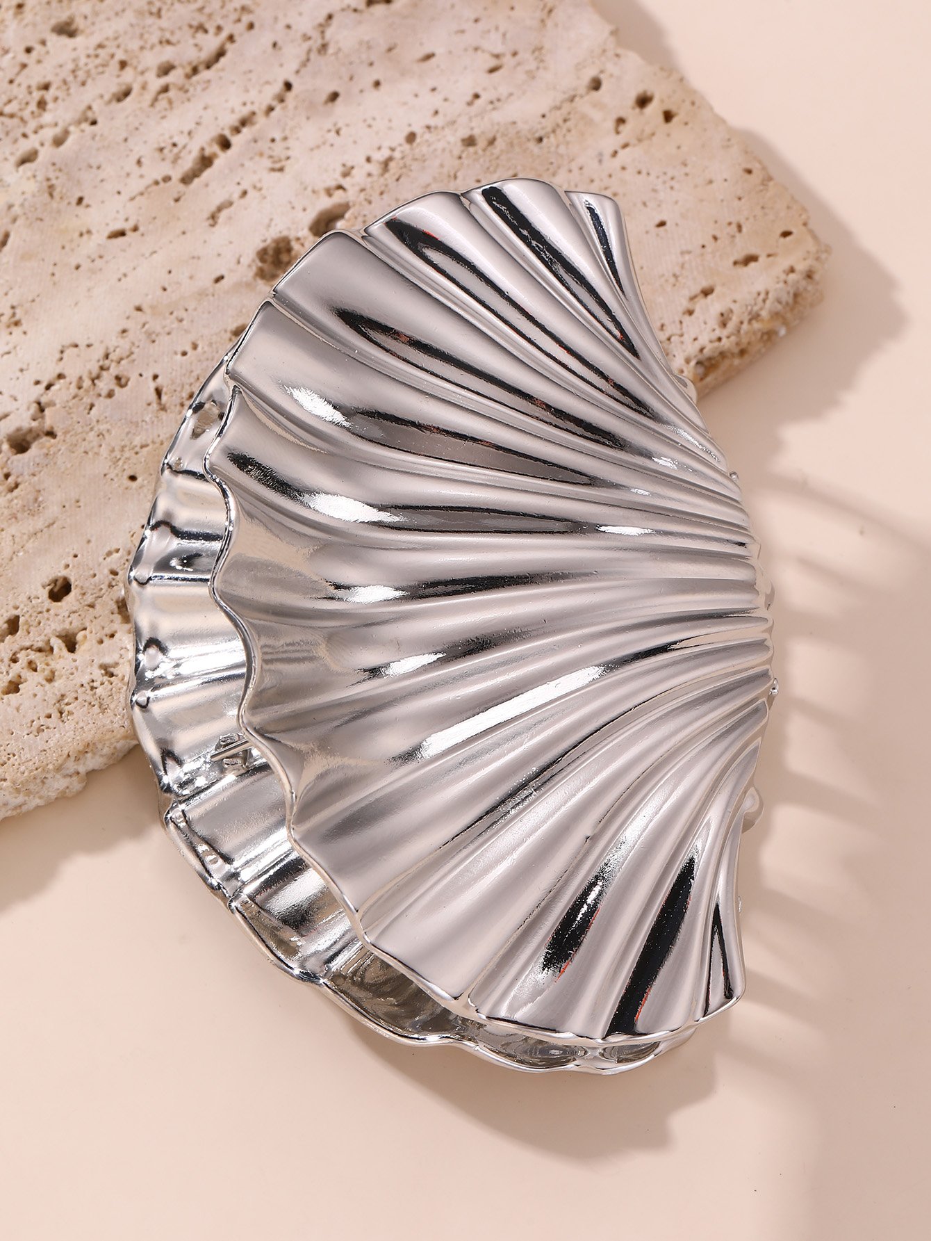 Shell-Shaped Hair Clip