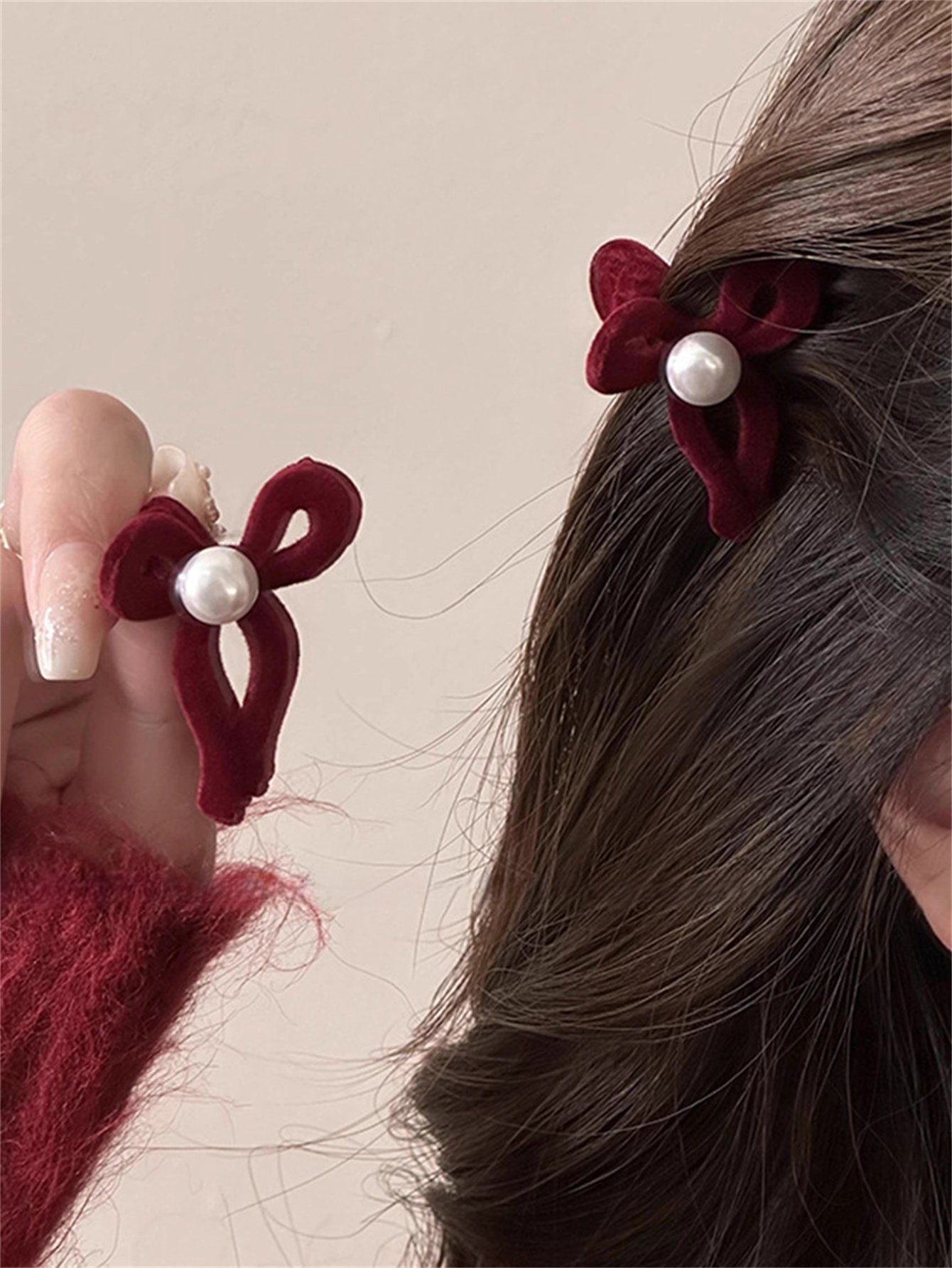 Set of 2 - Velvet Bow Pearl Claw Clip