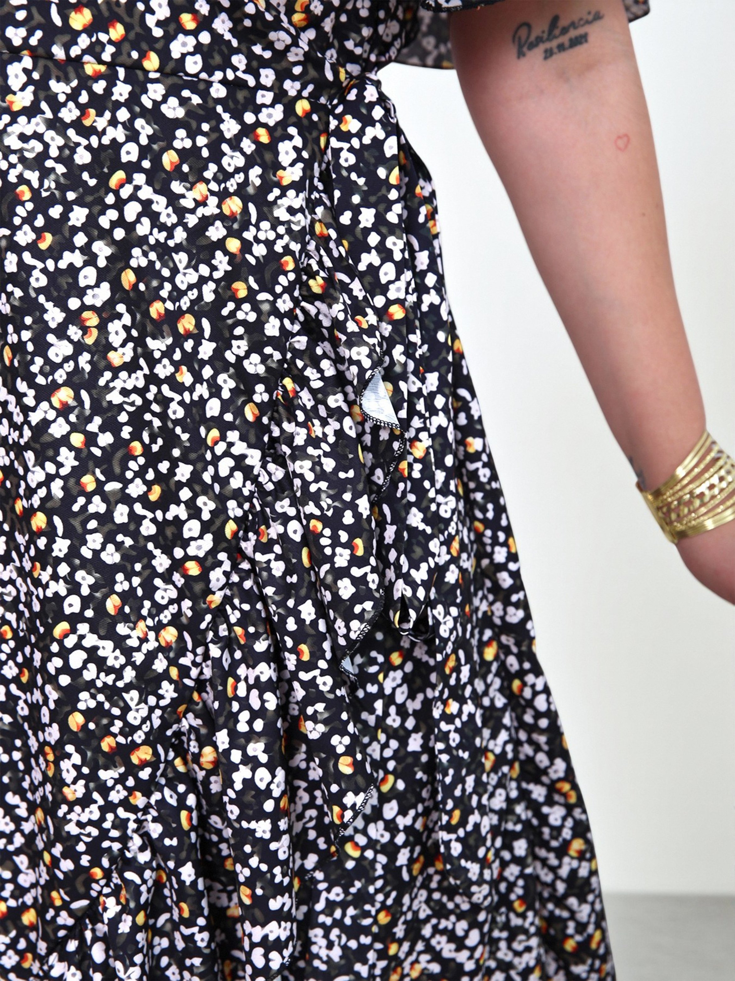 Plus Size Black Floral V-Neck A-Line Midi Dress