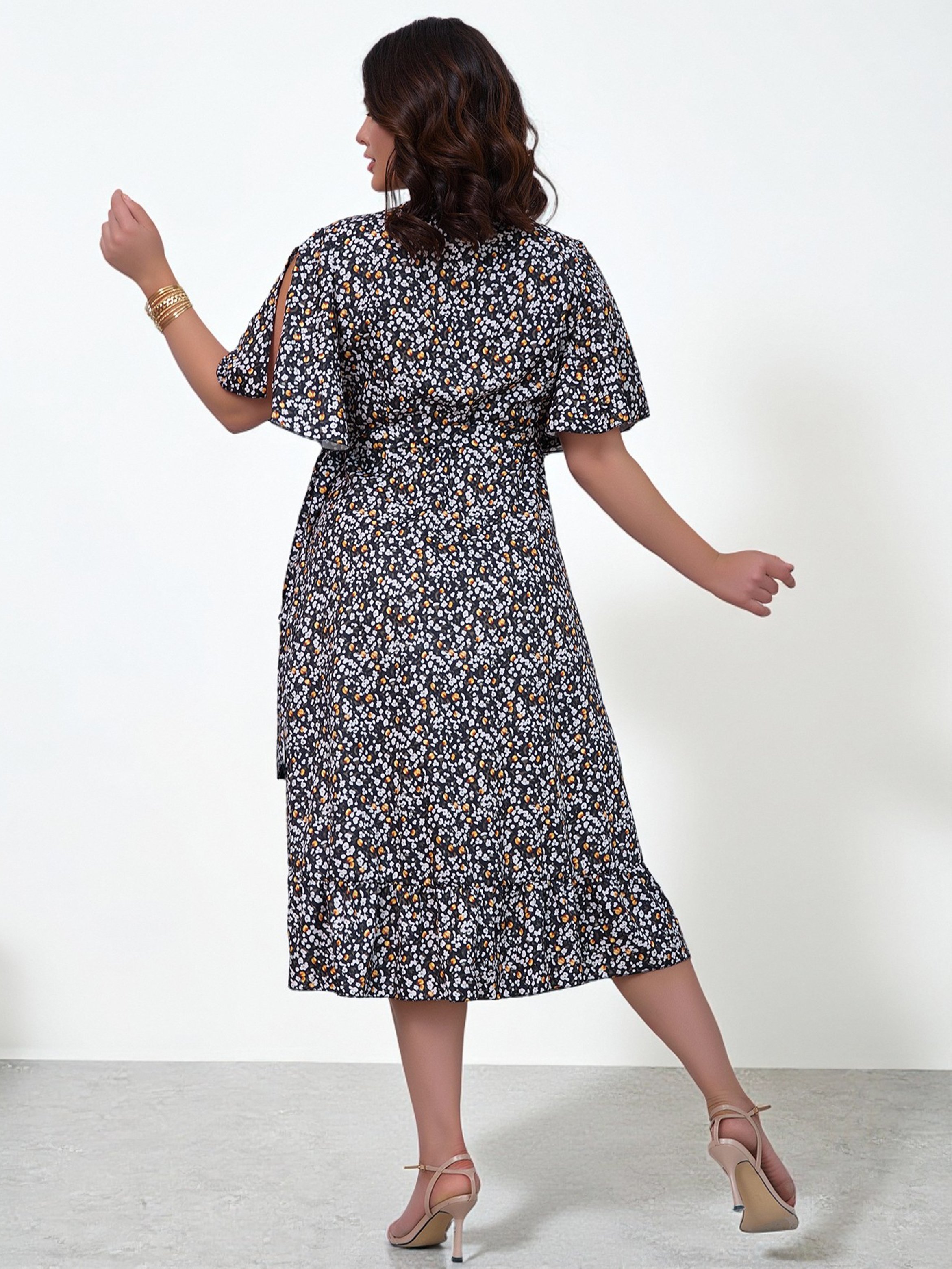 Plus Size Black Floral V-Neck A-Line Midi Dress