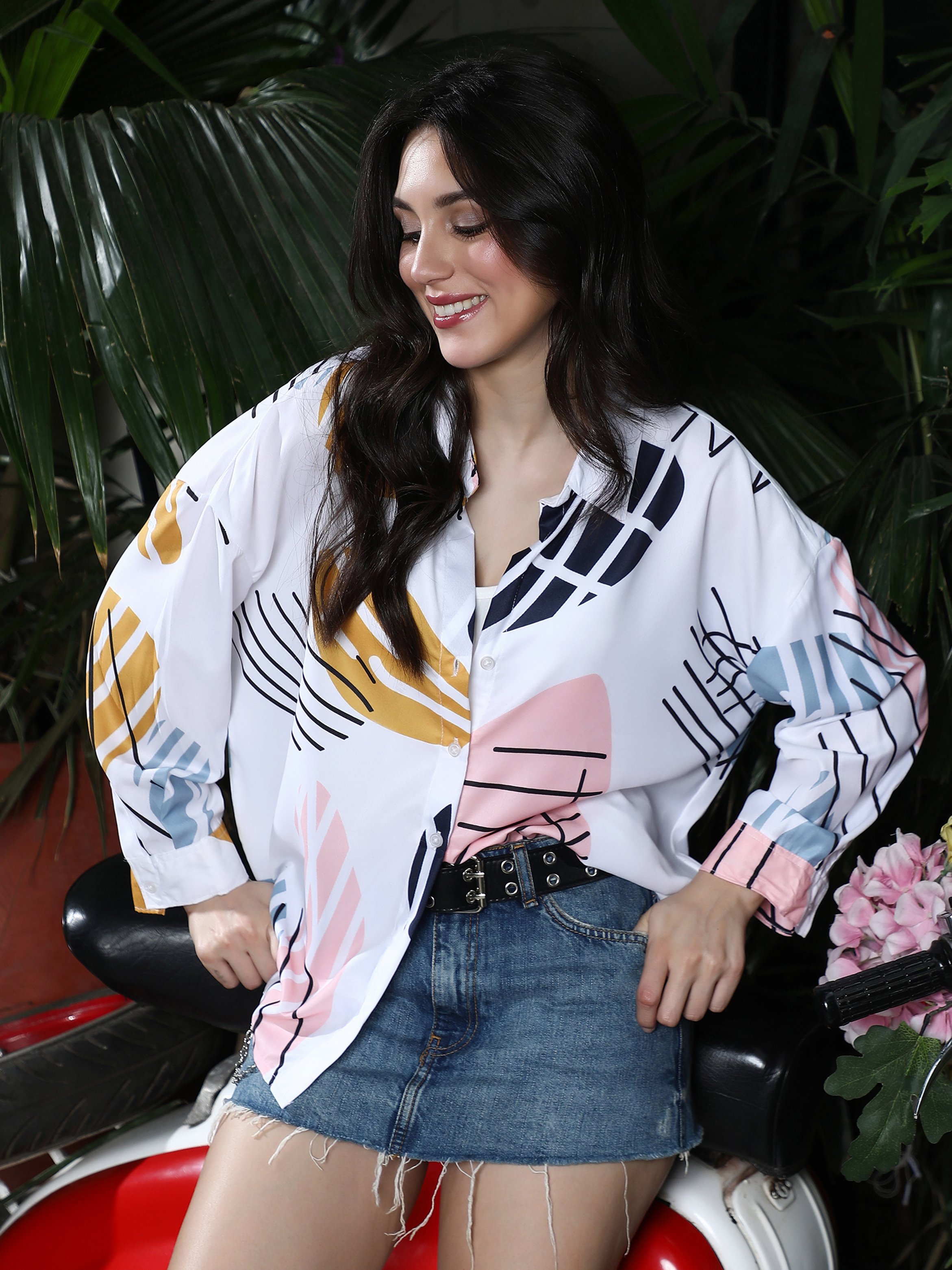 White Contrast-Foliage Imprint Oversized Shirt