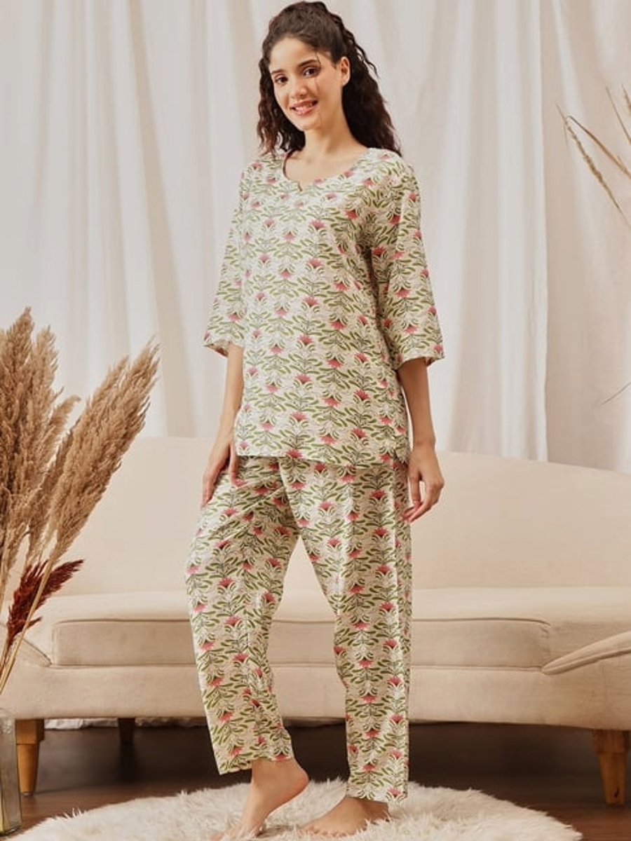 Womens Floral Printed 3/4 Sleeve Kurta and Straight Pyjama Set