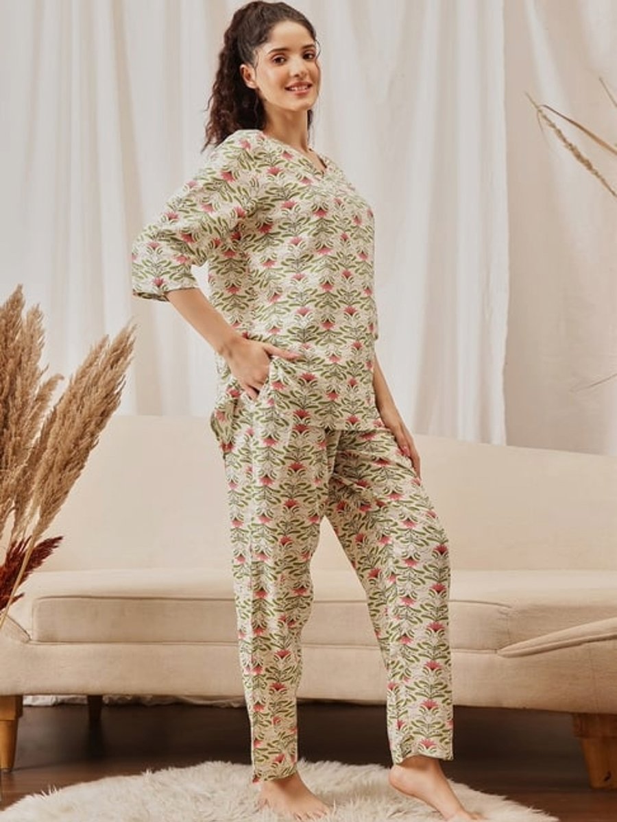 Womens Floral Printed 3/4 Sleeve Kurta and Straight Pyjama Set
