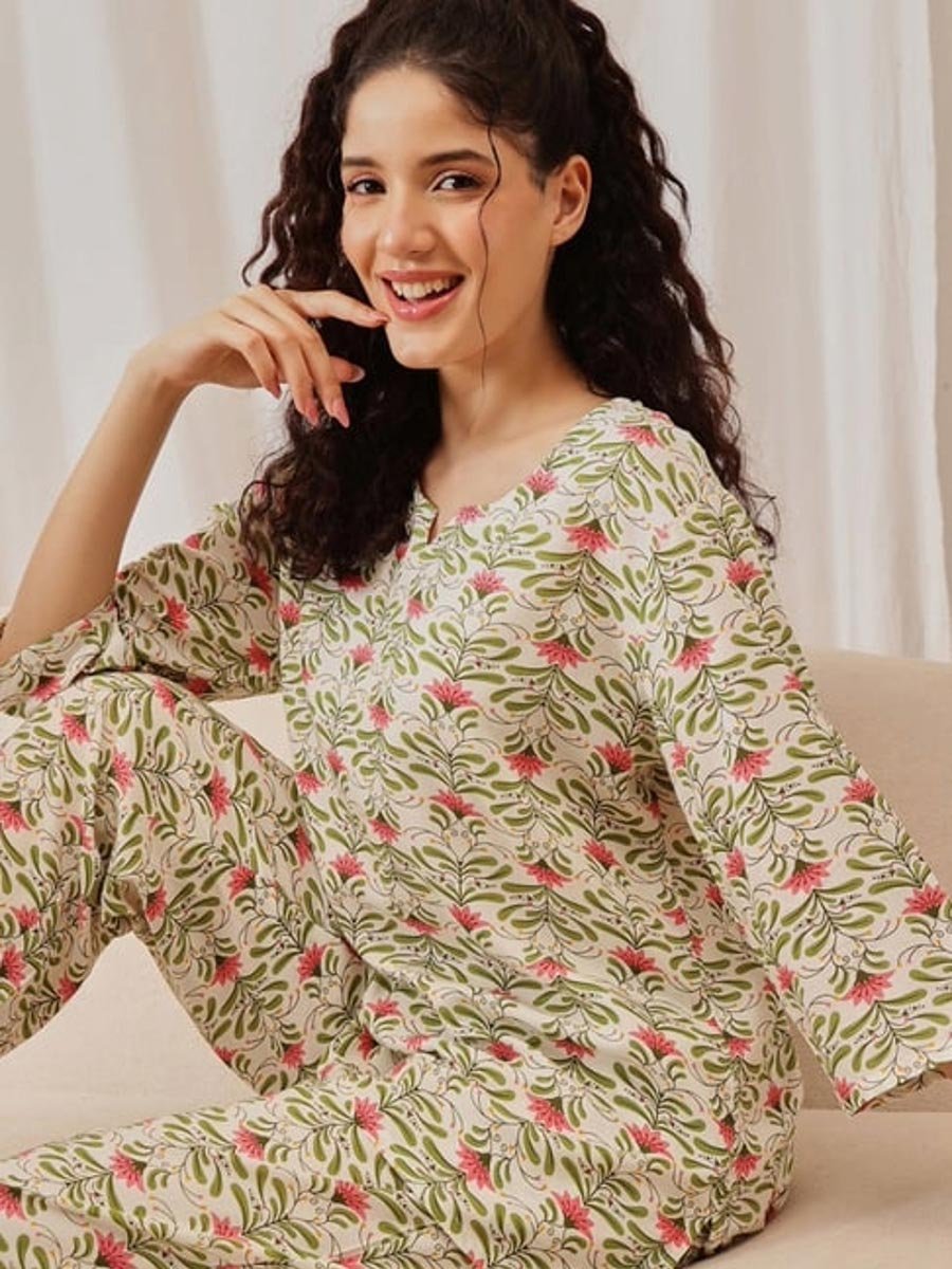 Womens Floral Printed 3/4 Sleeve Kurta and Straight Pyjama Set