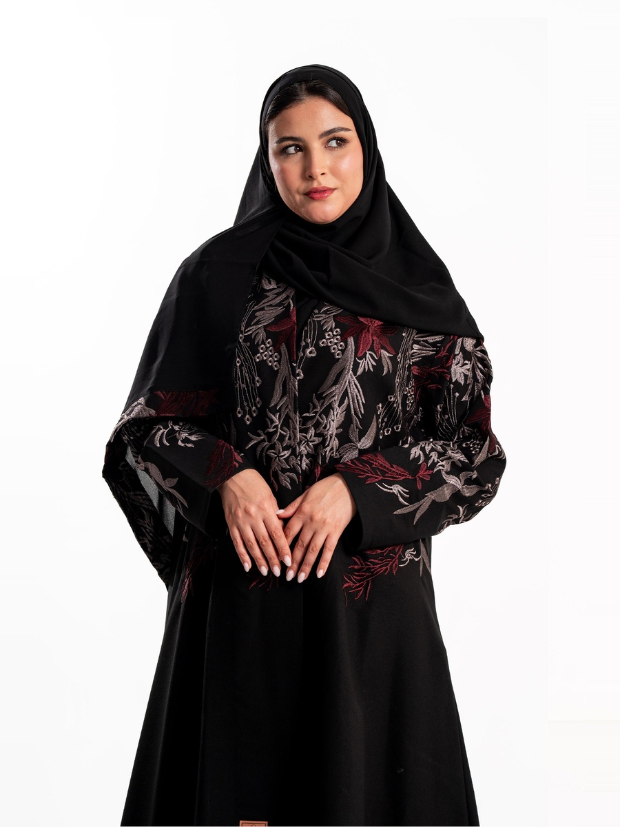 عباية بأكمام طويلة وتطريز أزهار