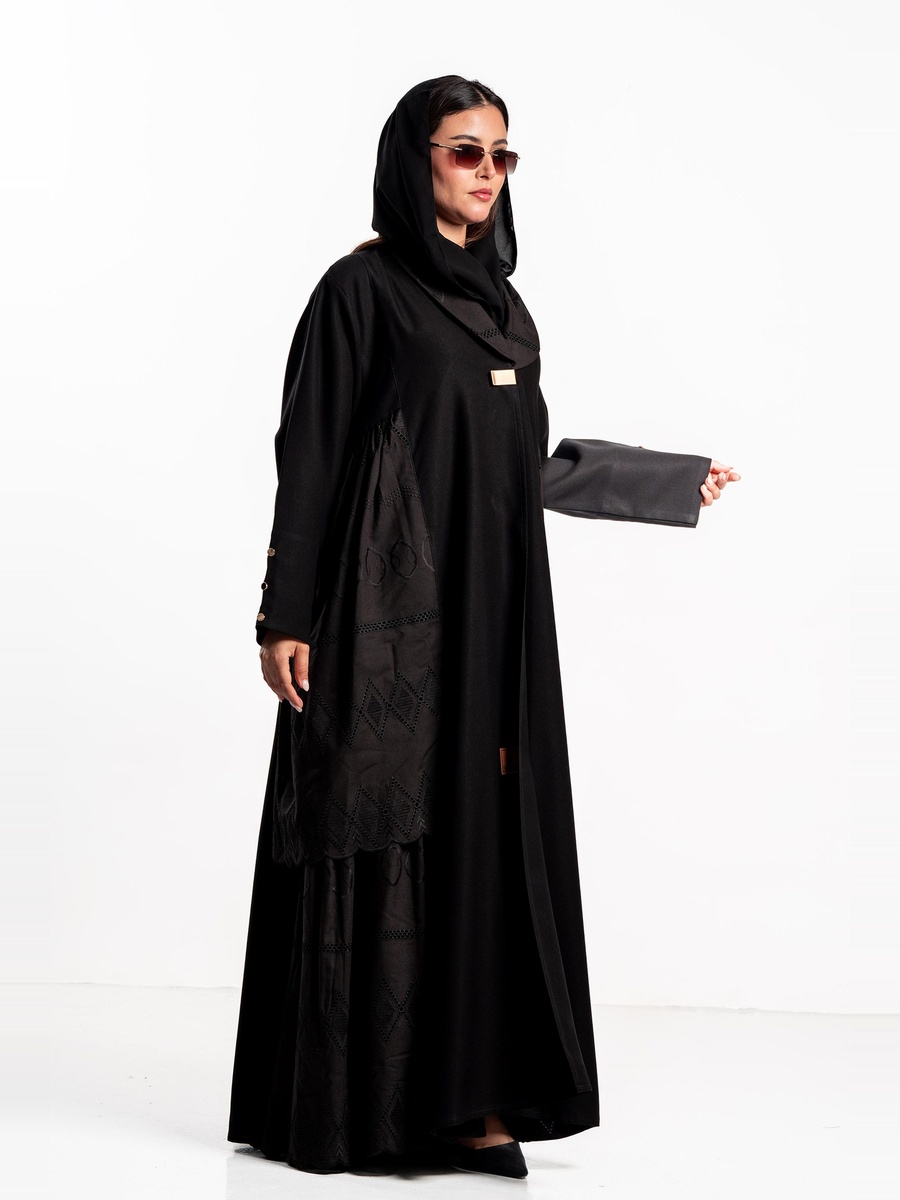 عباية أشجان بتطريز