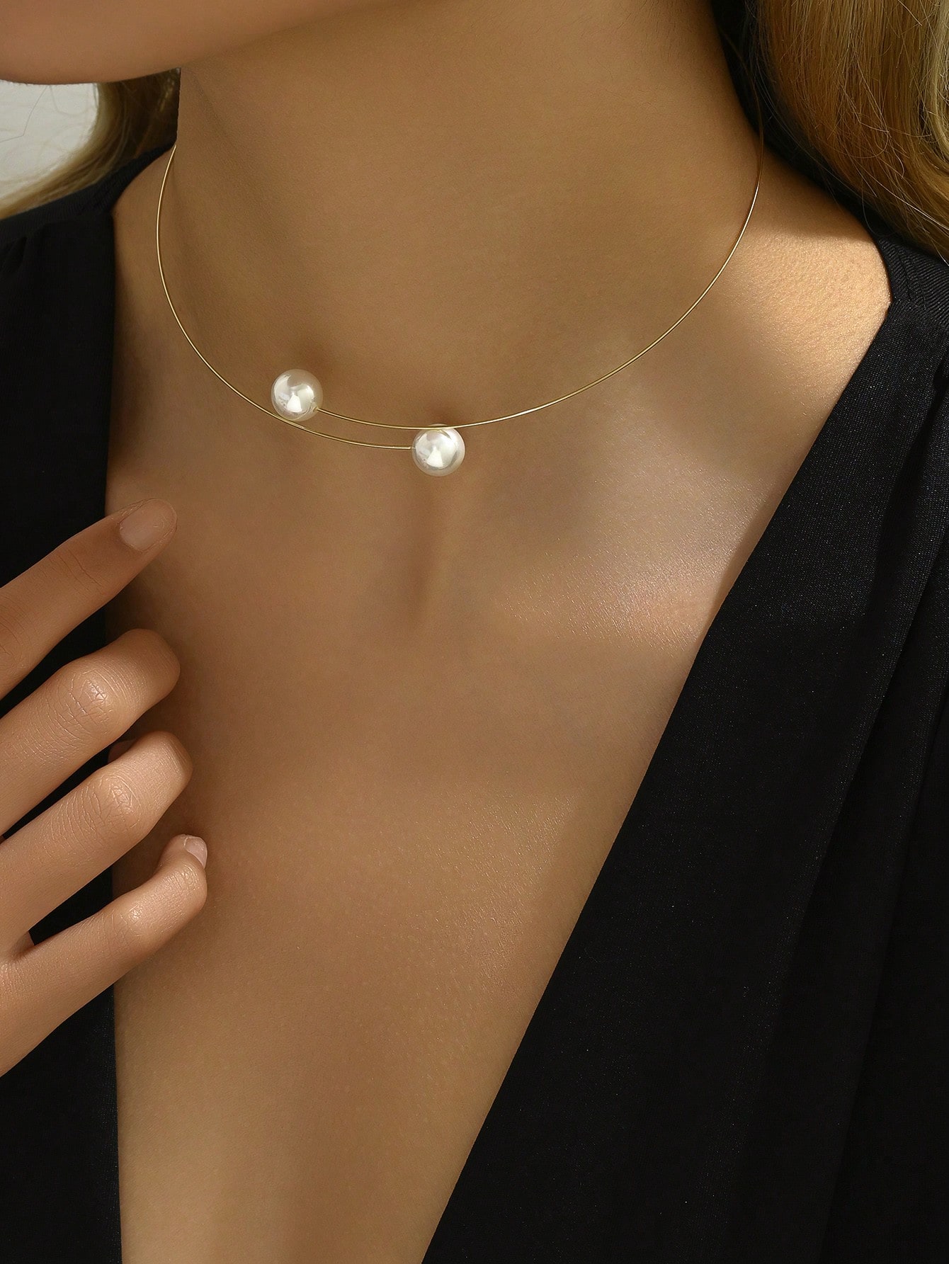 Faux Pearl Choker Necklace