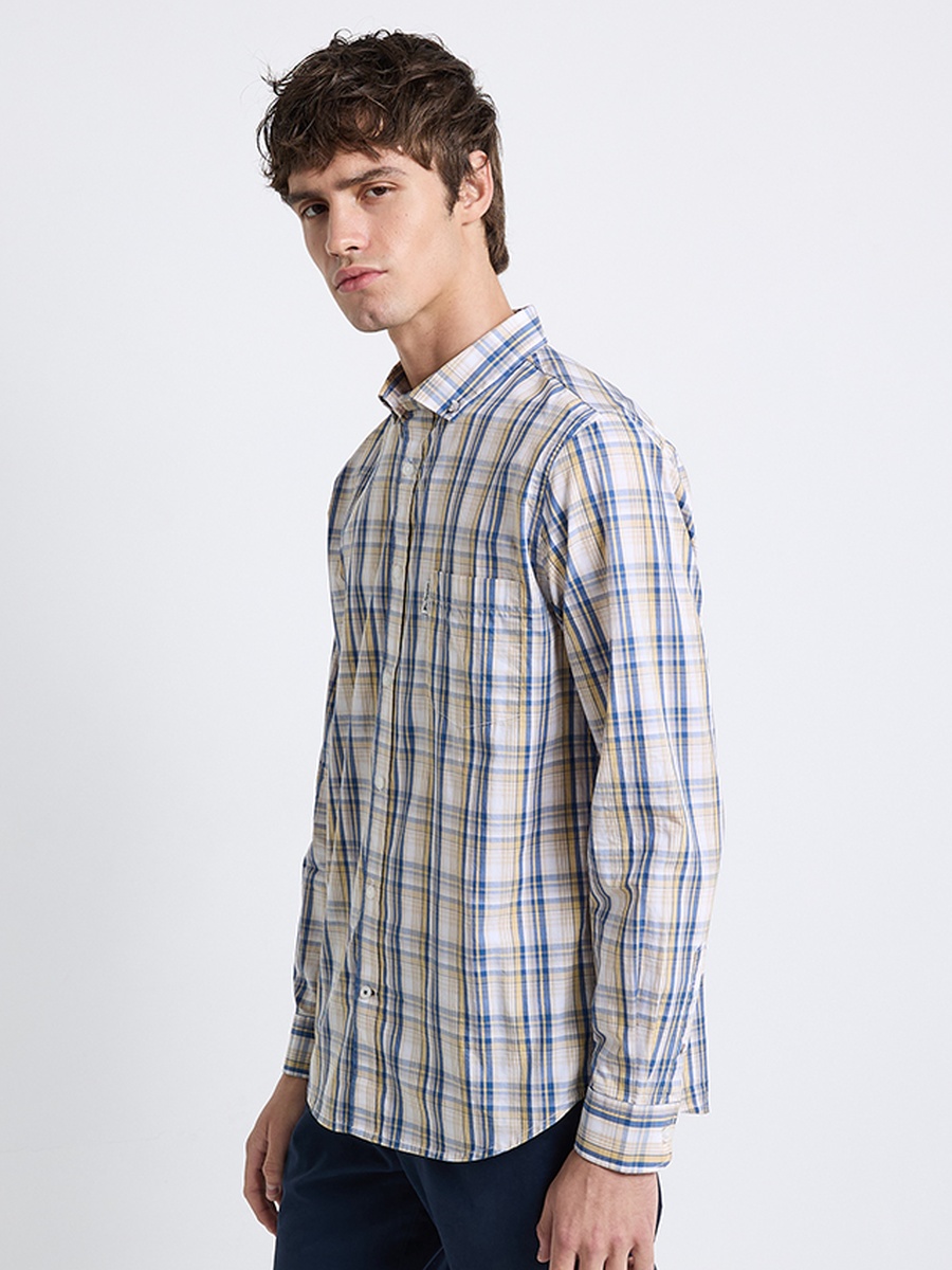 Men Checked Long Sleeves Shirt with Button-Down Collar