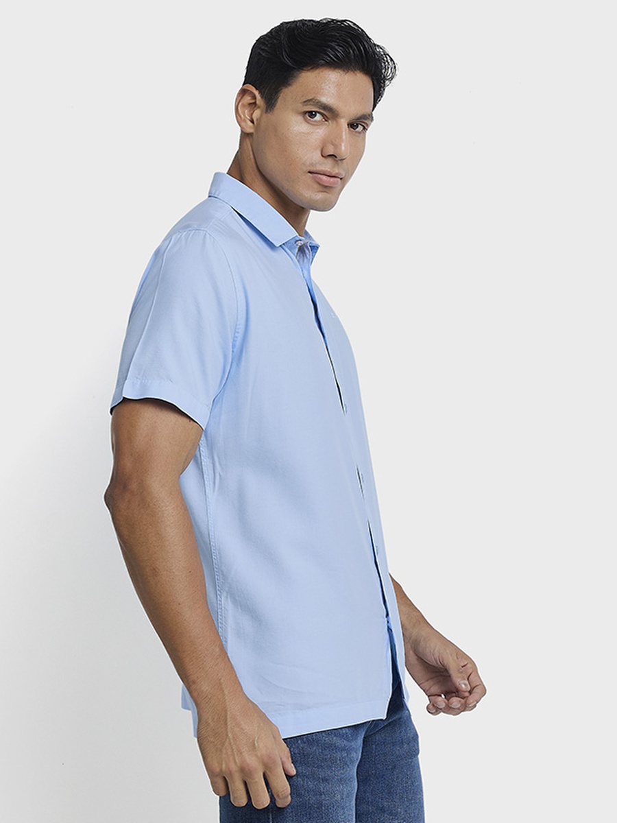 Men Solid Short Sleeves Shirt